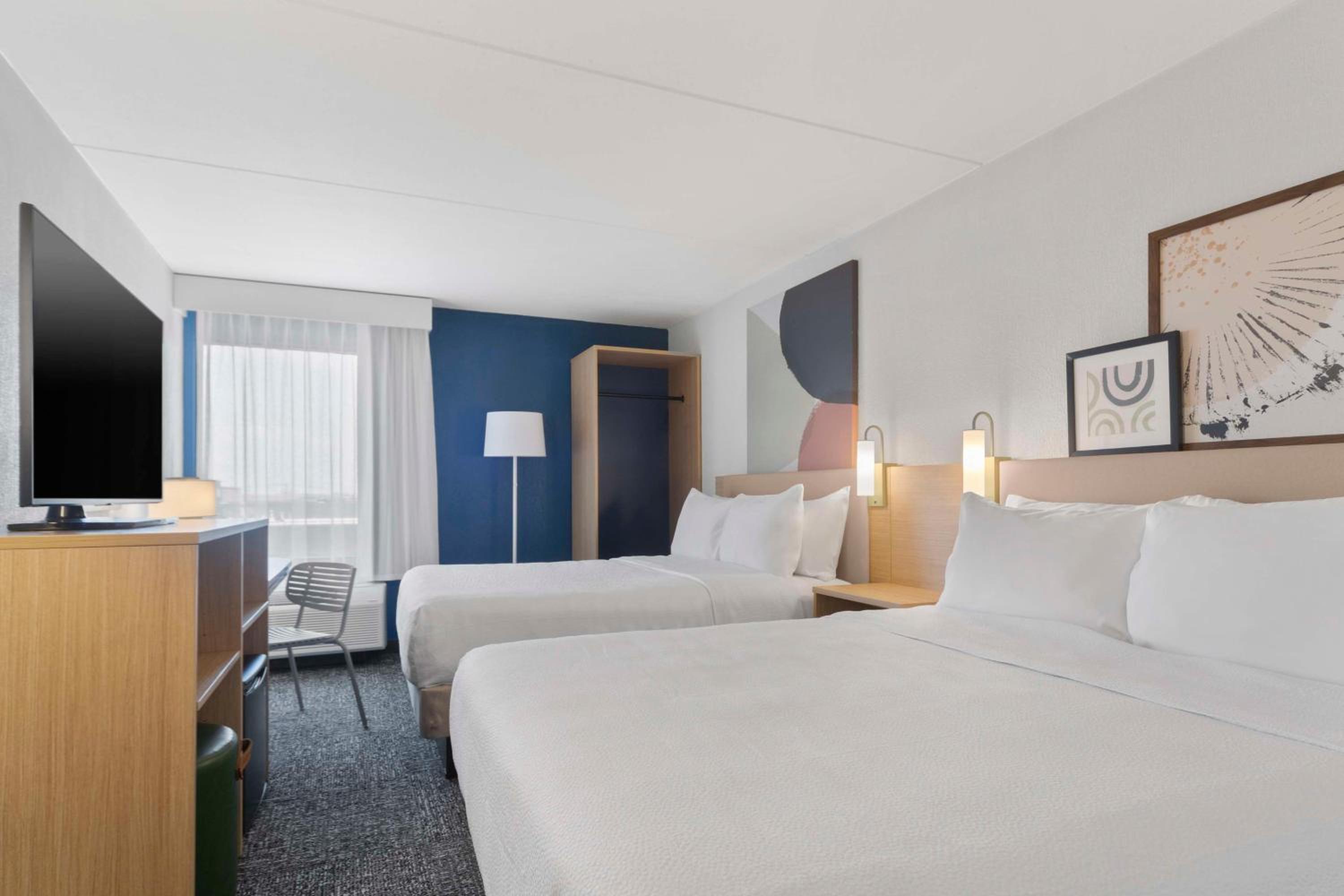 Queen Room with Two Queen Beds - Photo 1