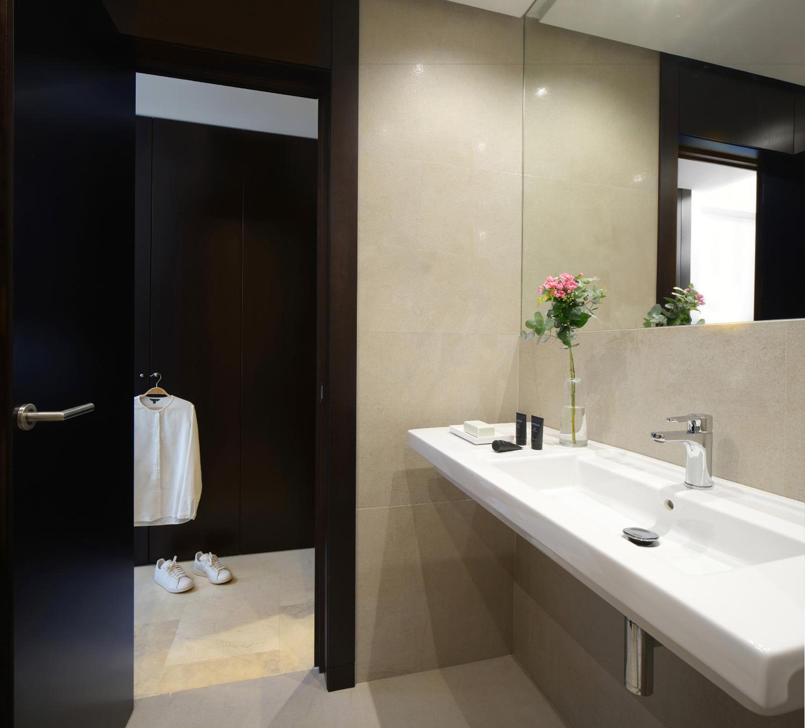 Standard Double or Twin Room (1-2 Adults) - Photo 14