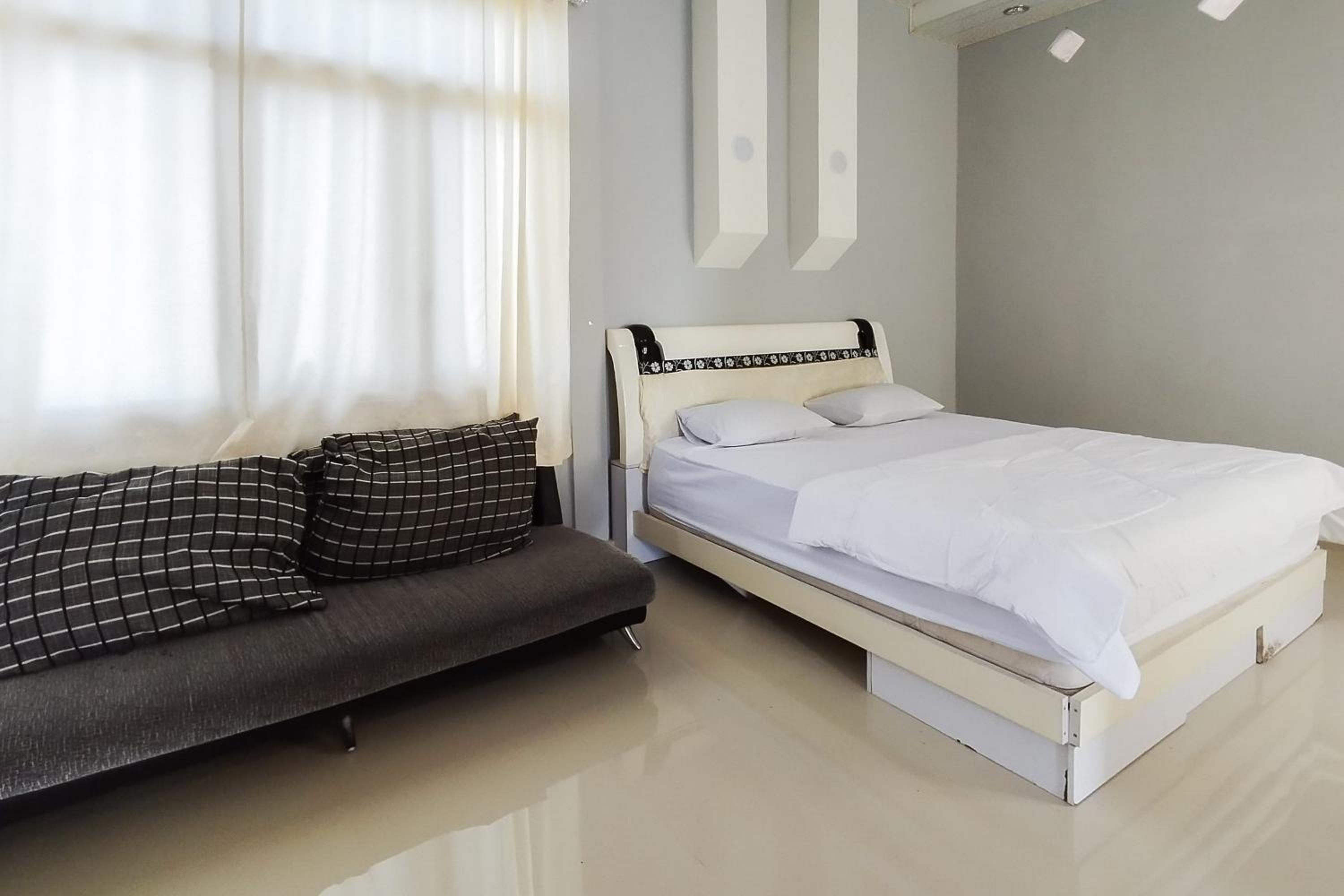 Suite - Photo 1