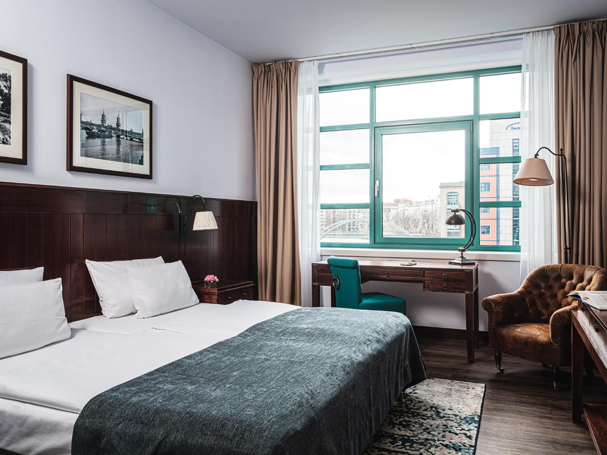 Deluxe Maritime Room with Side River View