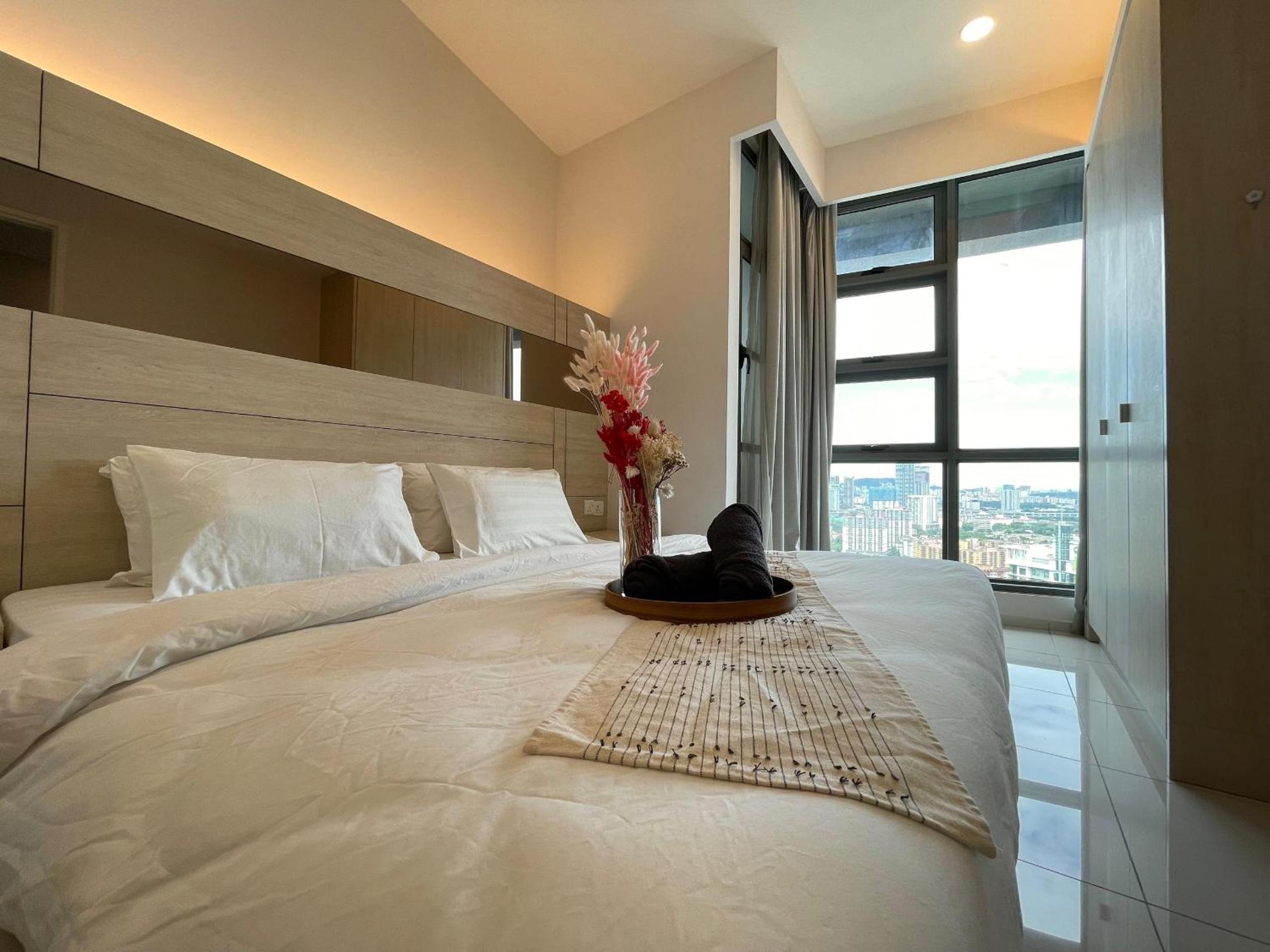Deluxe One-Bedroom Apartment with City View