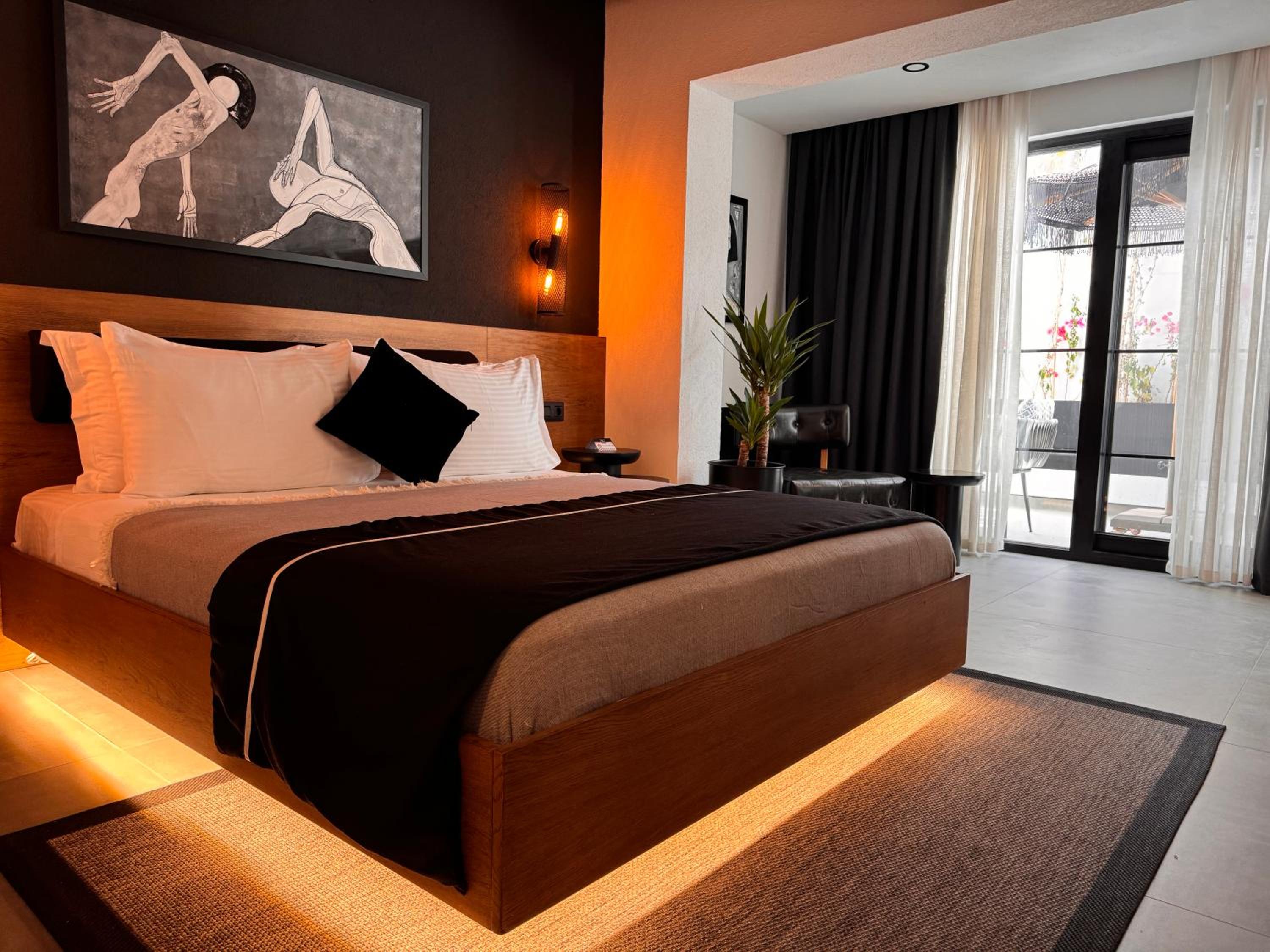 Deluxe Double Room with Balcony photo 1