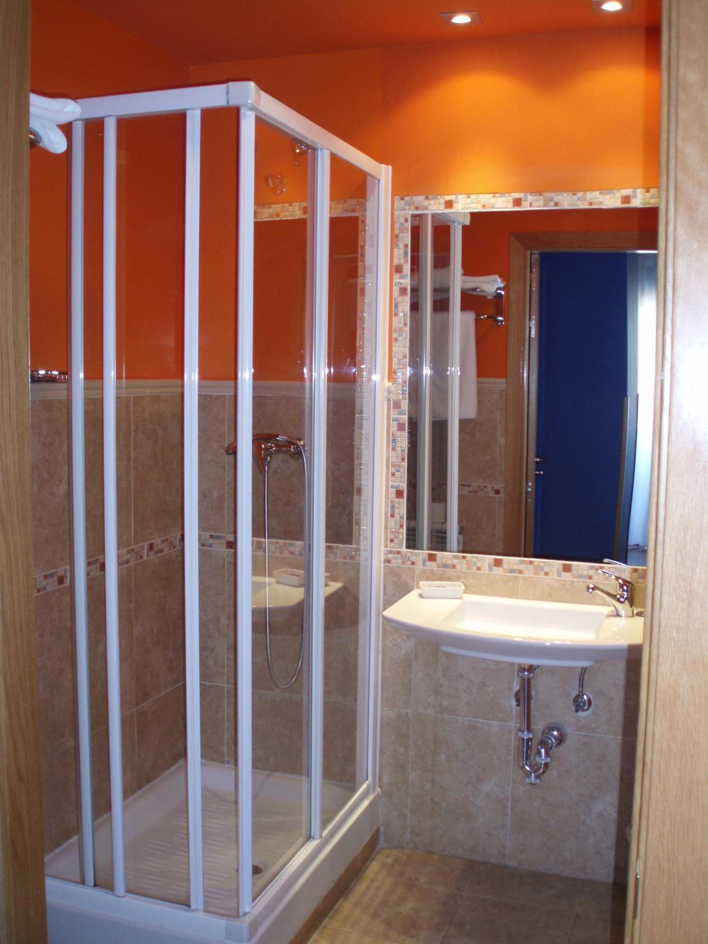 Double or Twin Room - Photo 7