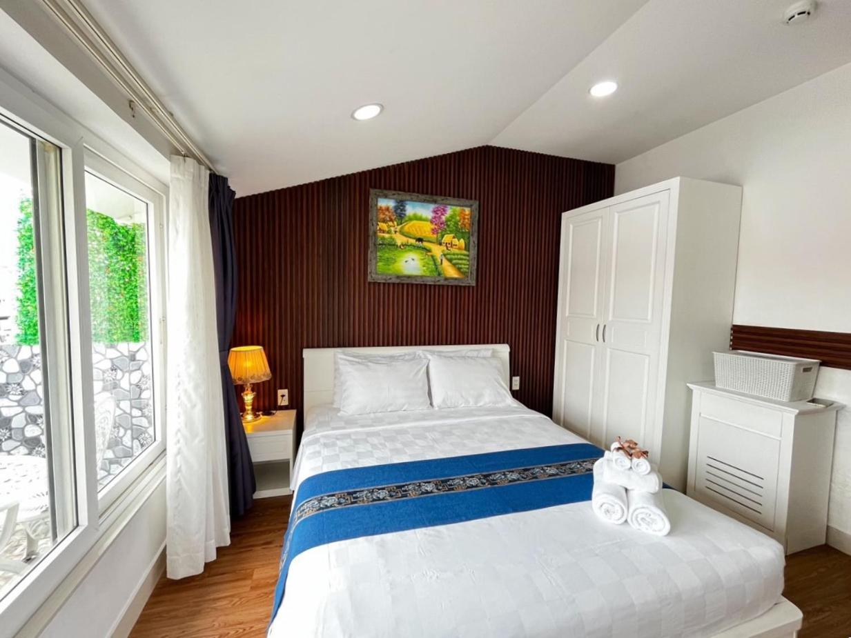 Deluxe Apartment with Balcony