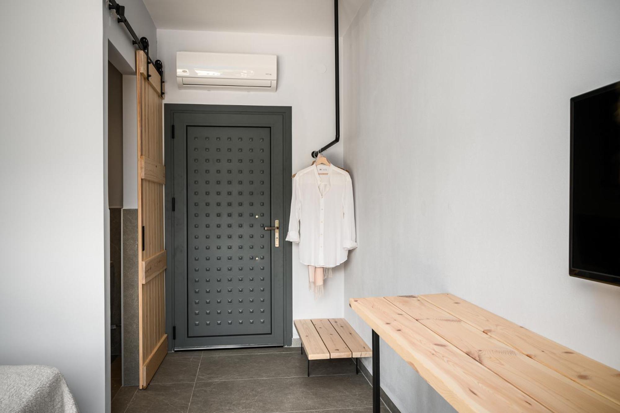 Large Single Room - Annex Building