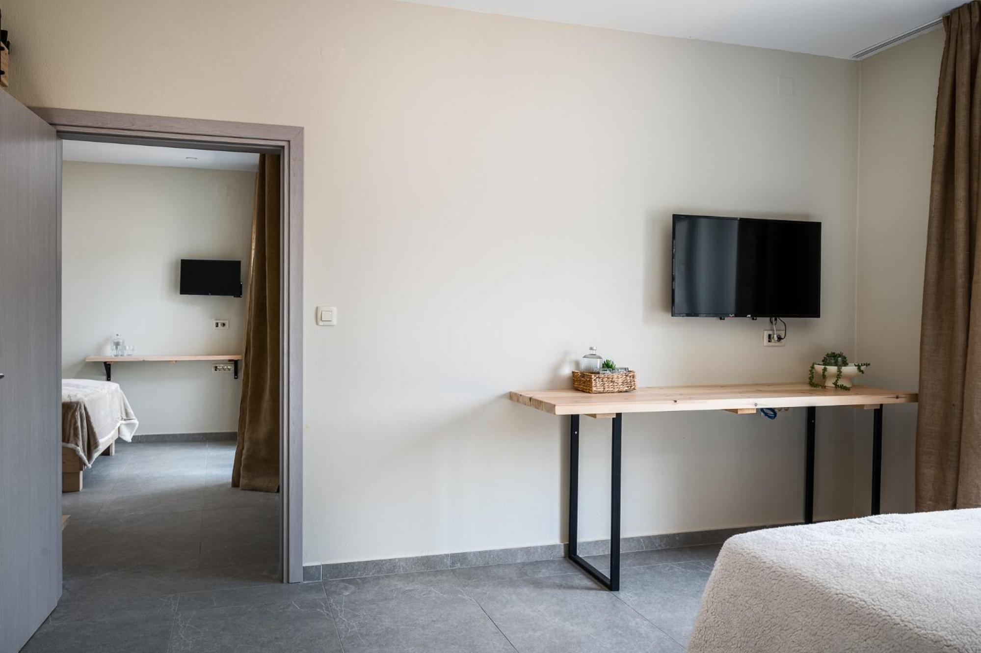 Superior Family Room - Annex Building photo 2