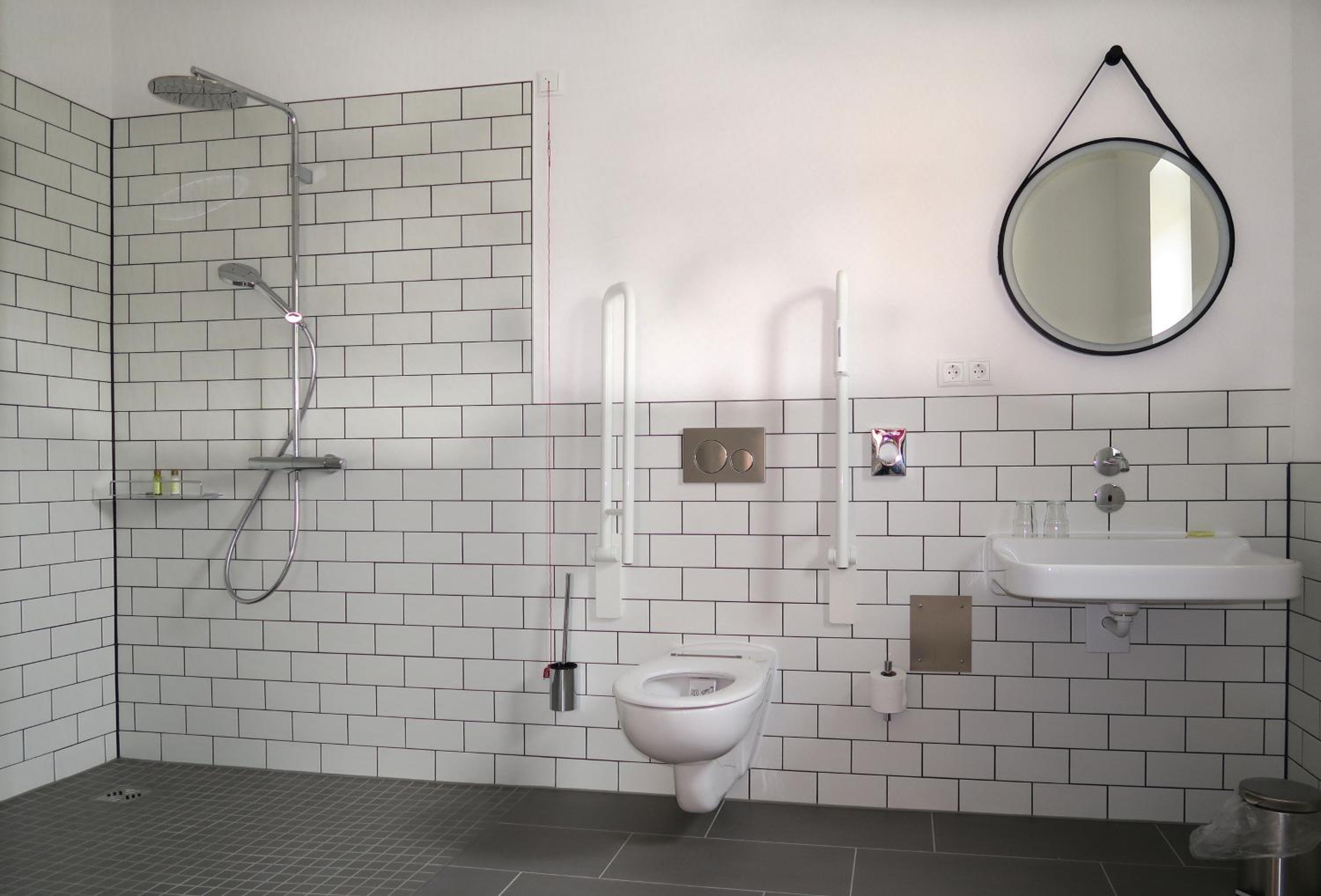 Double Room - Disability Access photo 3