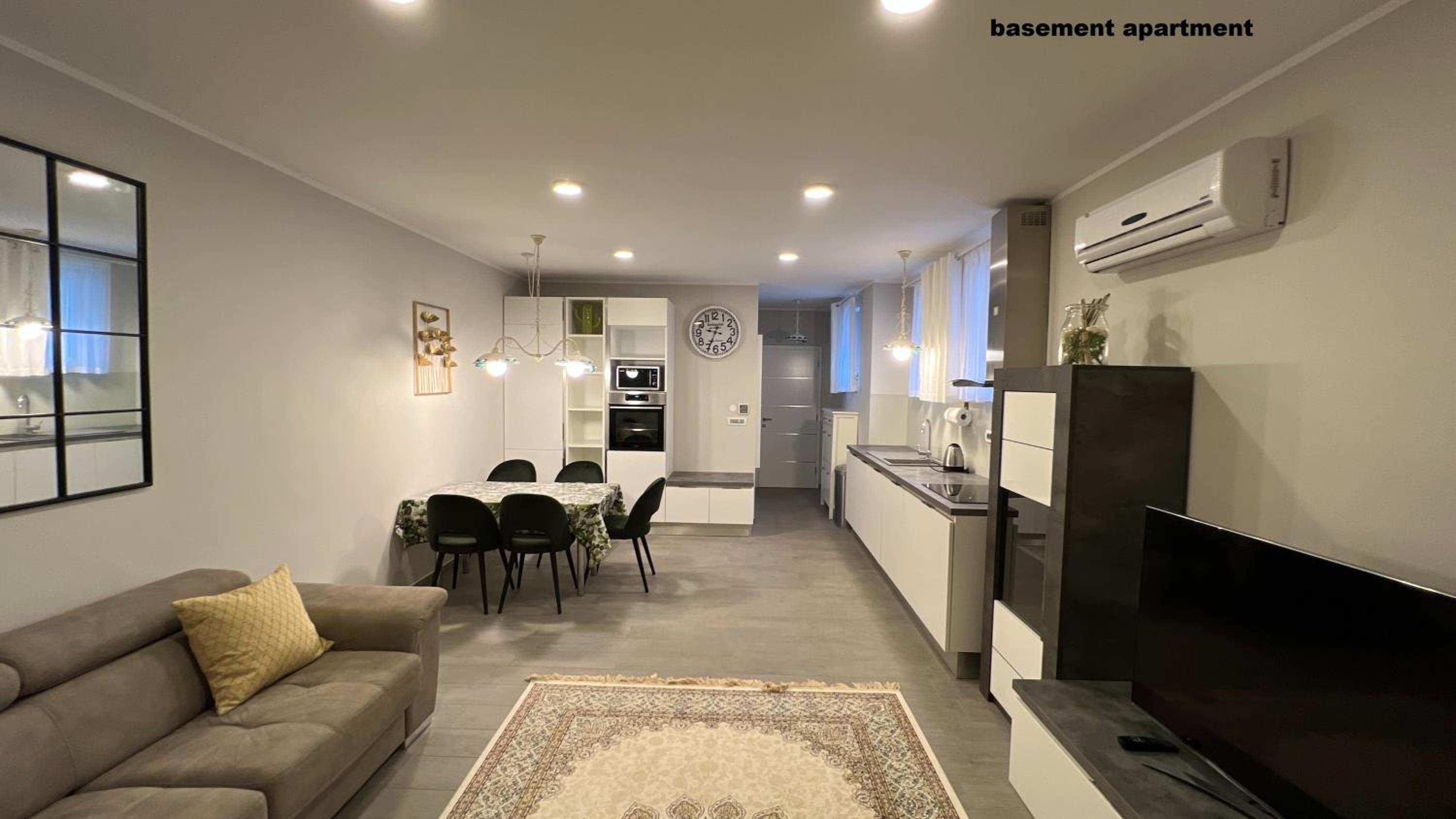 One-Bedroom Apartment photo 2
