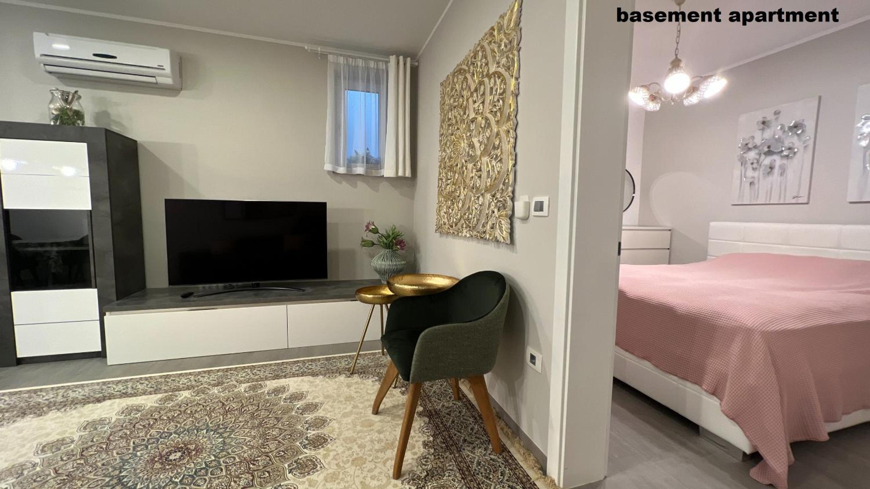 One-Bedroom Apartment photo 1