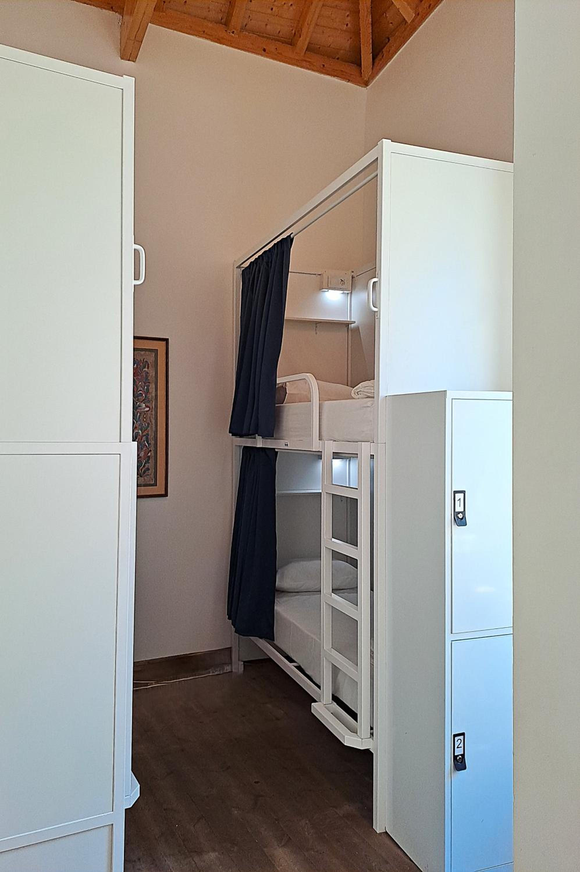 Quadruple Room with Private Bathroom photo 1