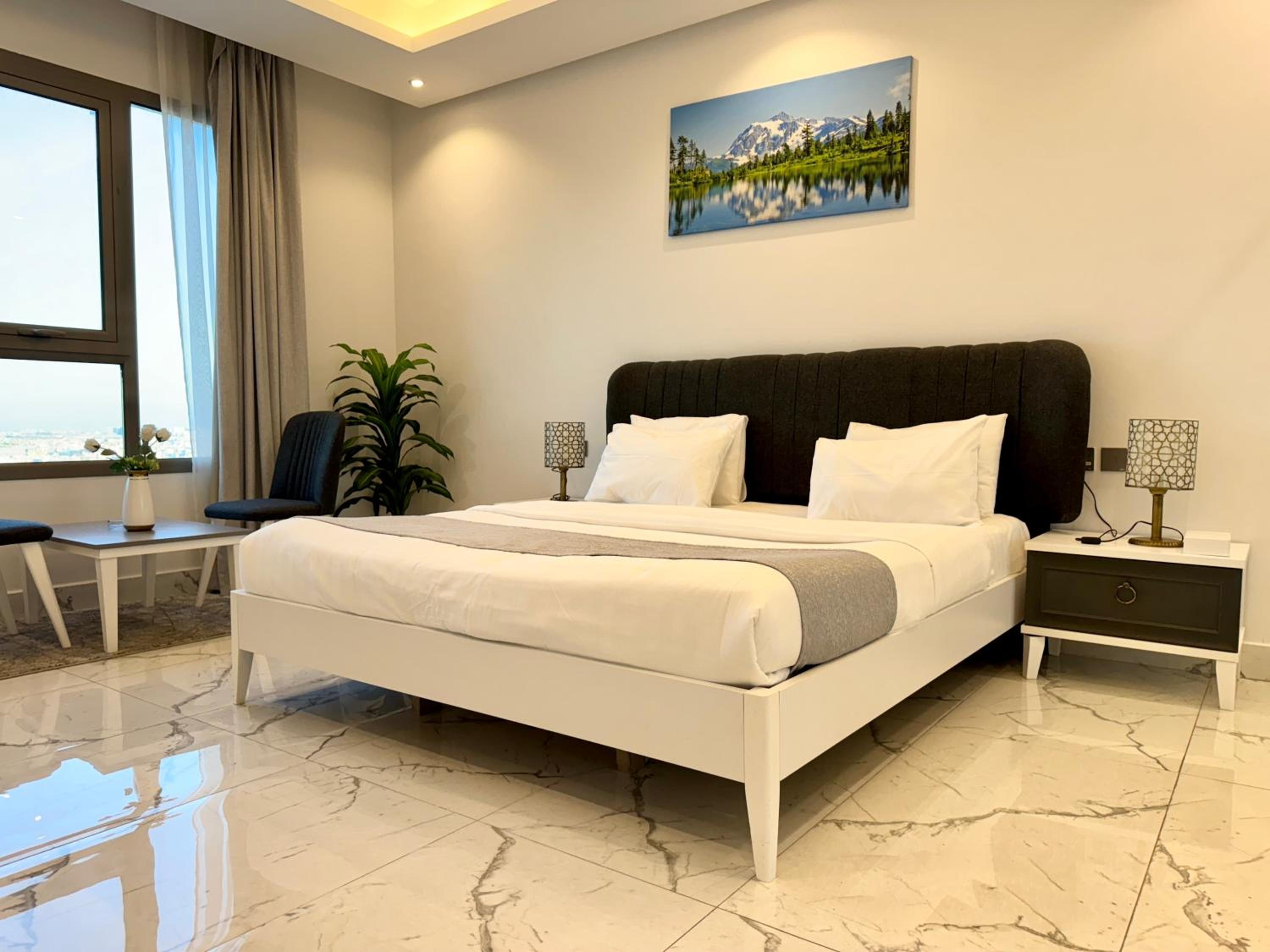 Standard King Room - Photo 11
