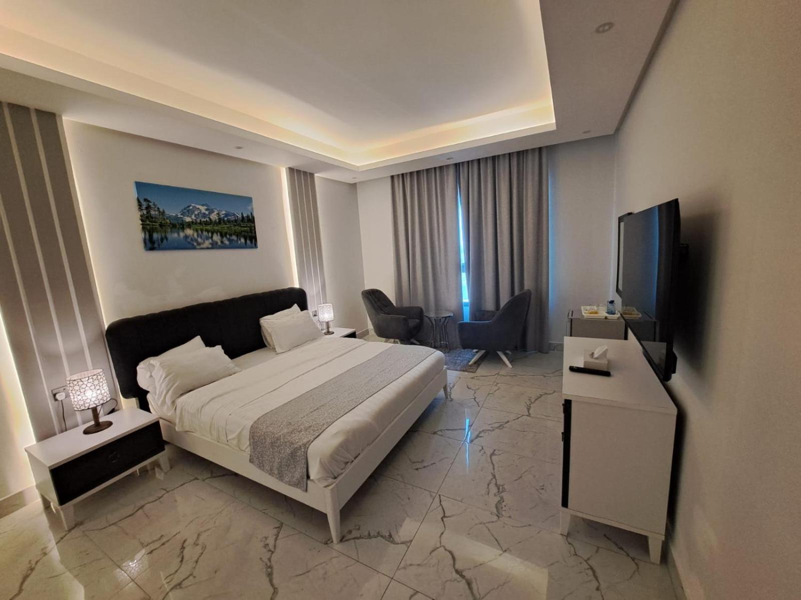 Standard King Room - Photo 19