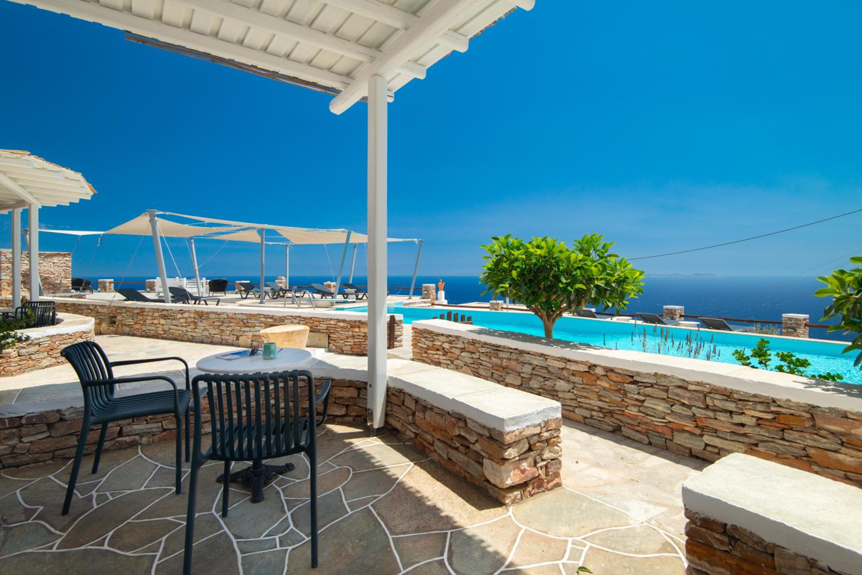 One-Bedroom Apartment with Sea View photo 3