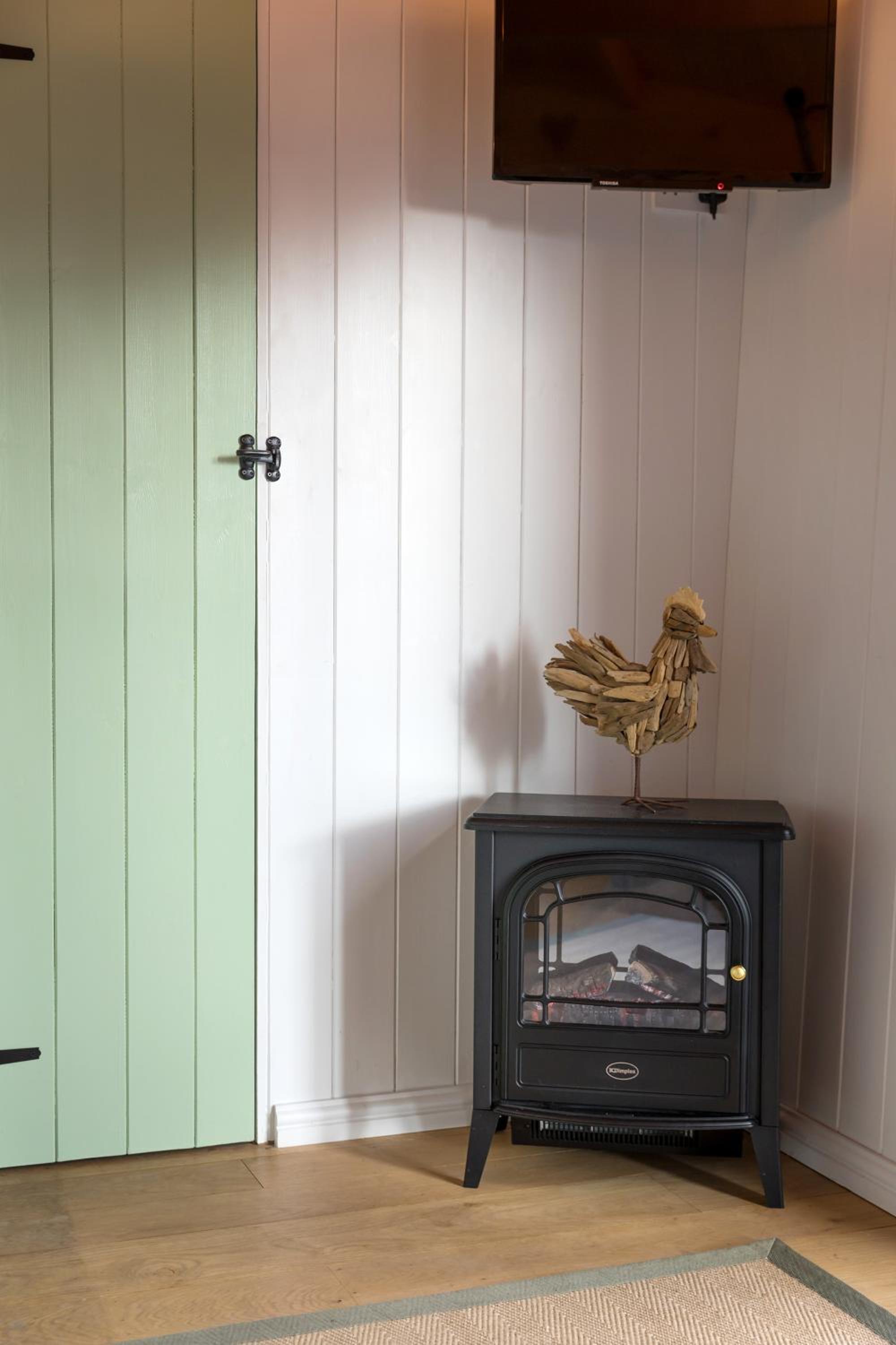 Deluxe Shepherds Hut - Photo 9