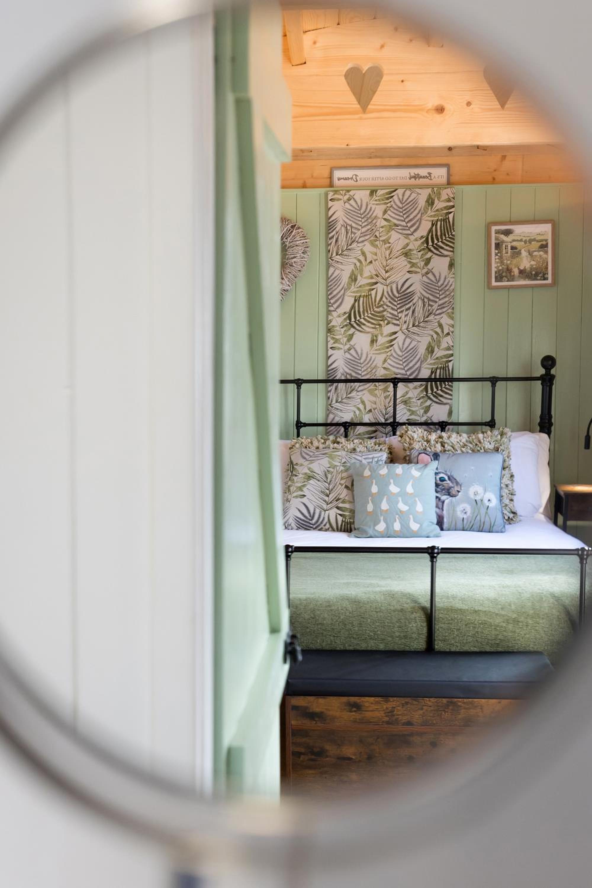 Deluxe Shepherds Hut - Photo 20