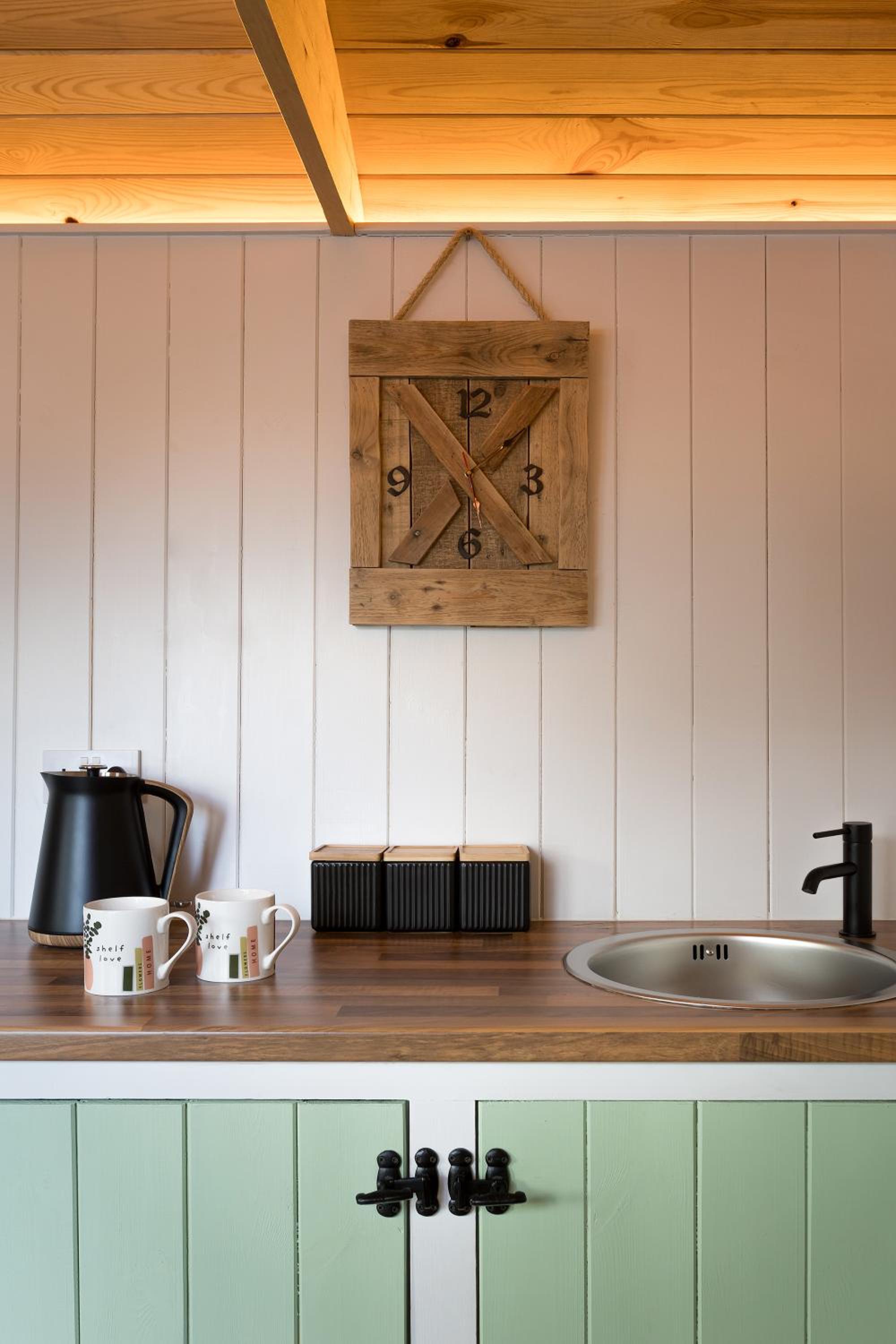 Deluxe Shepherds Hut - Photo 10