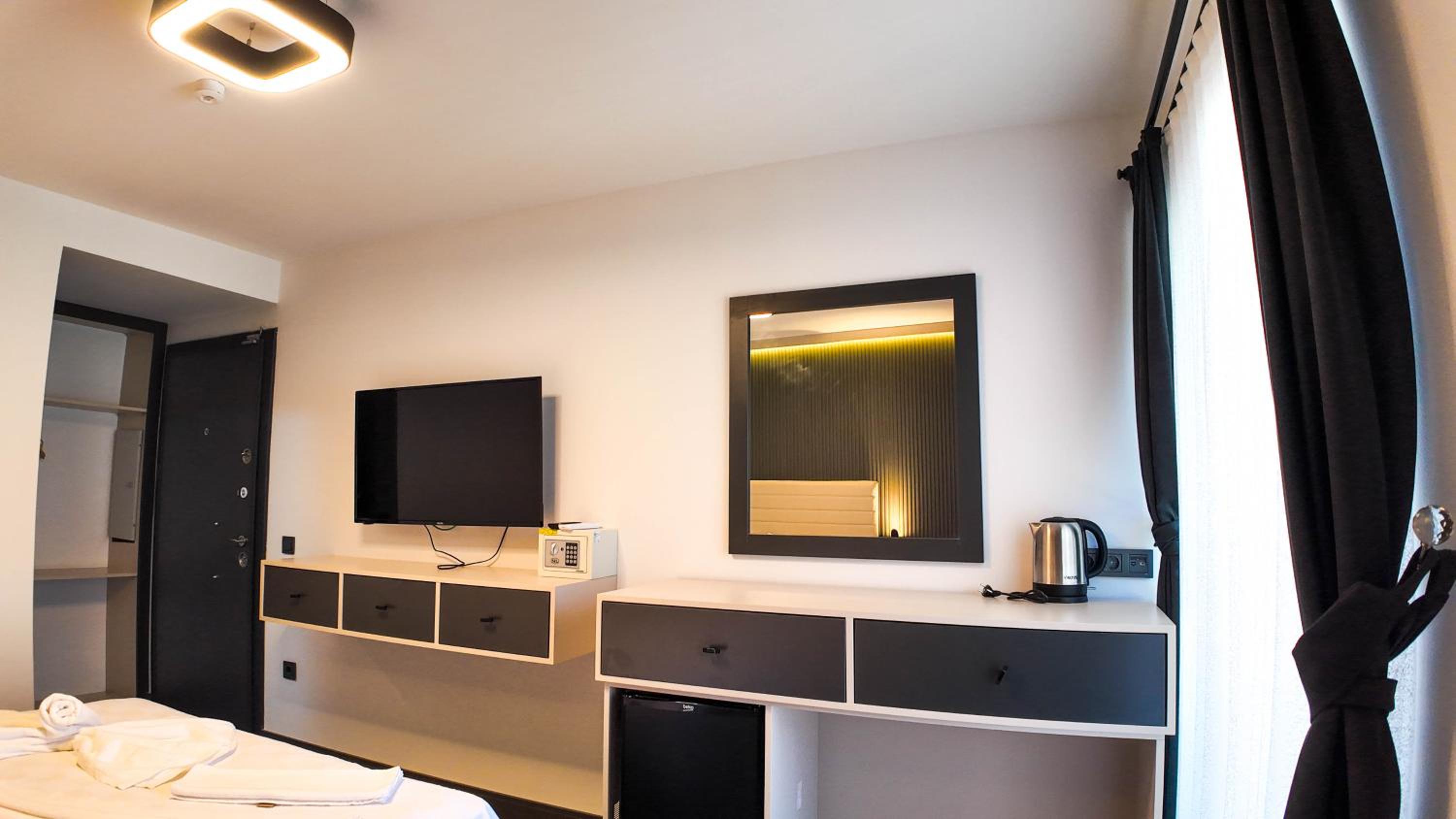 Deluxe Double Room with Balcony photo 1