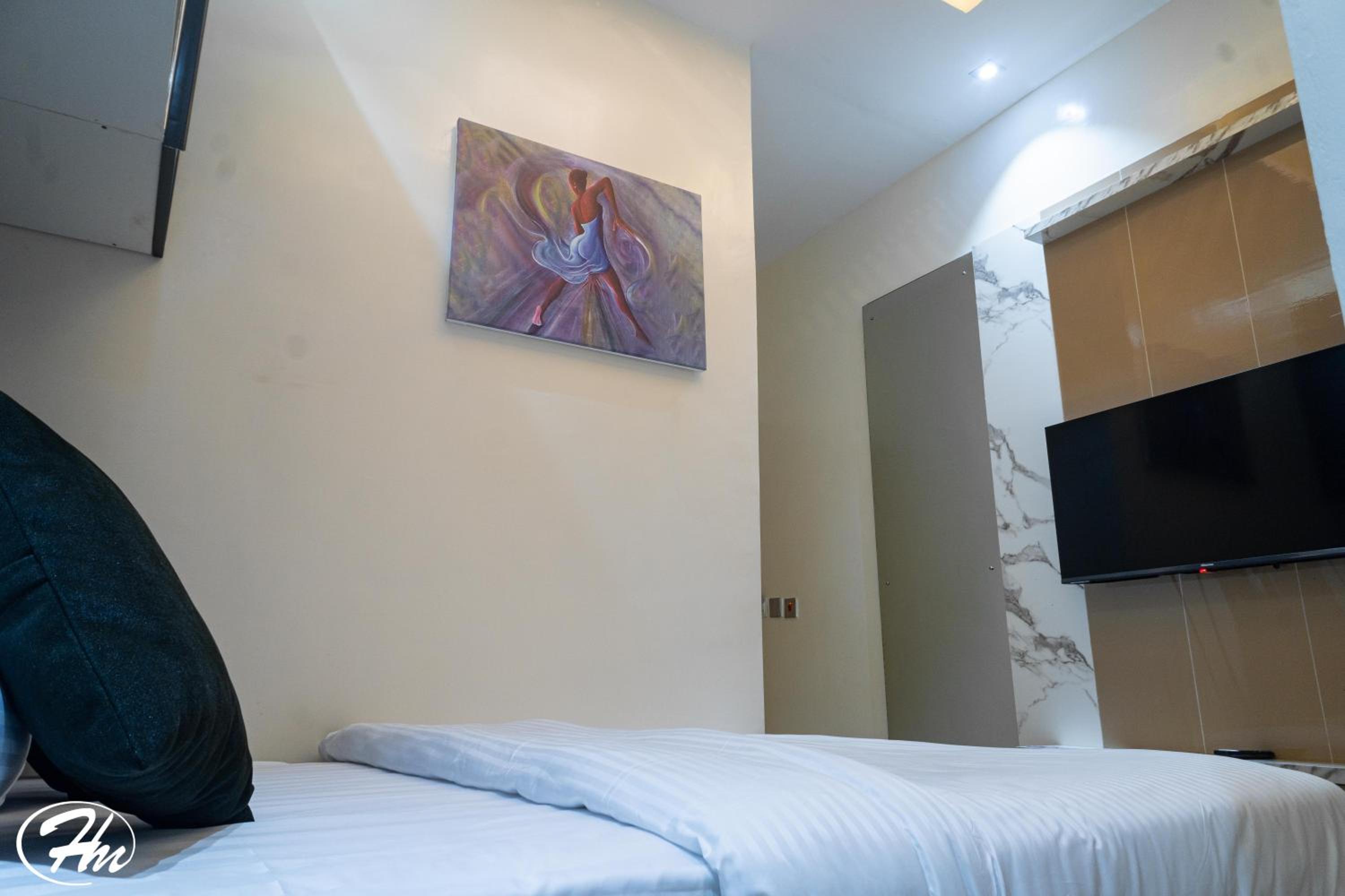 Standard Queen Room