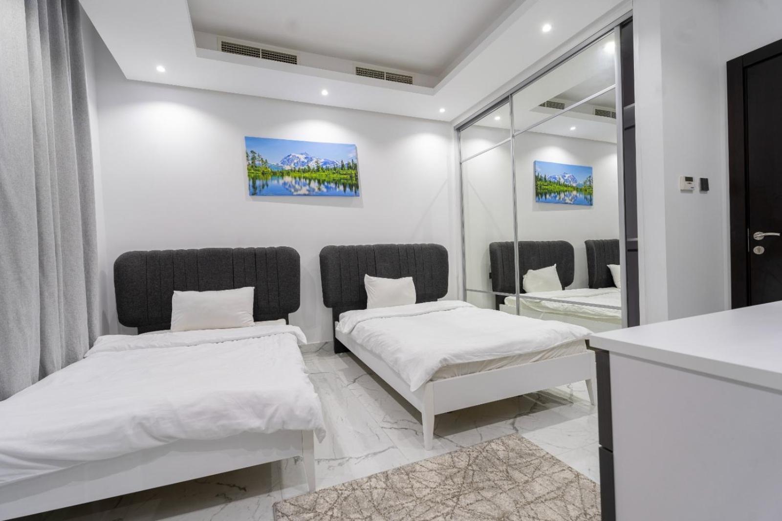 Small Twin Room - Photo 16