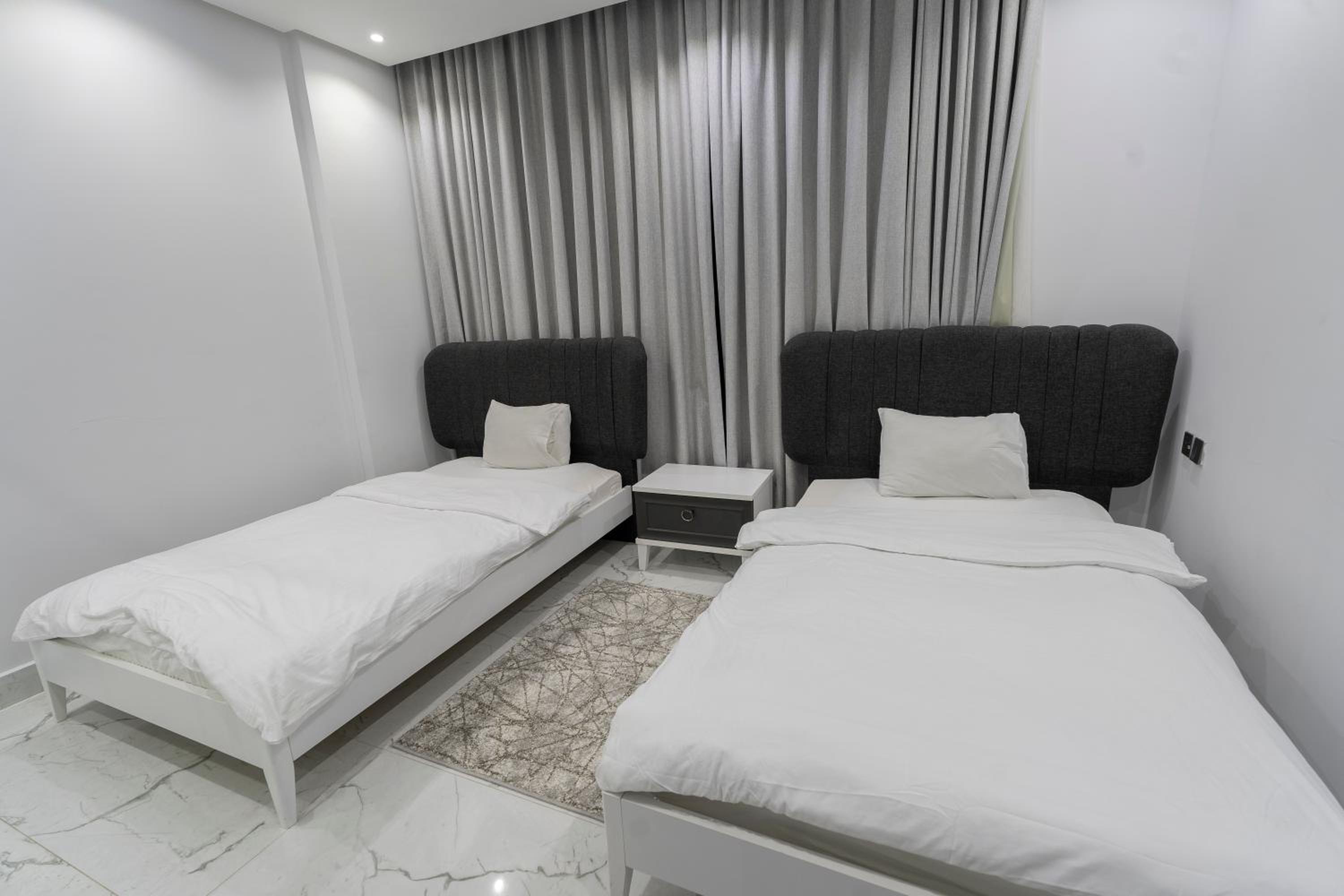 Small Twin Room - Photo 15