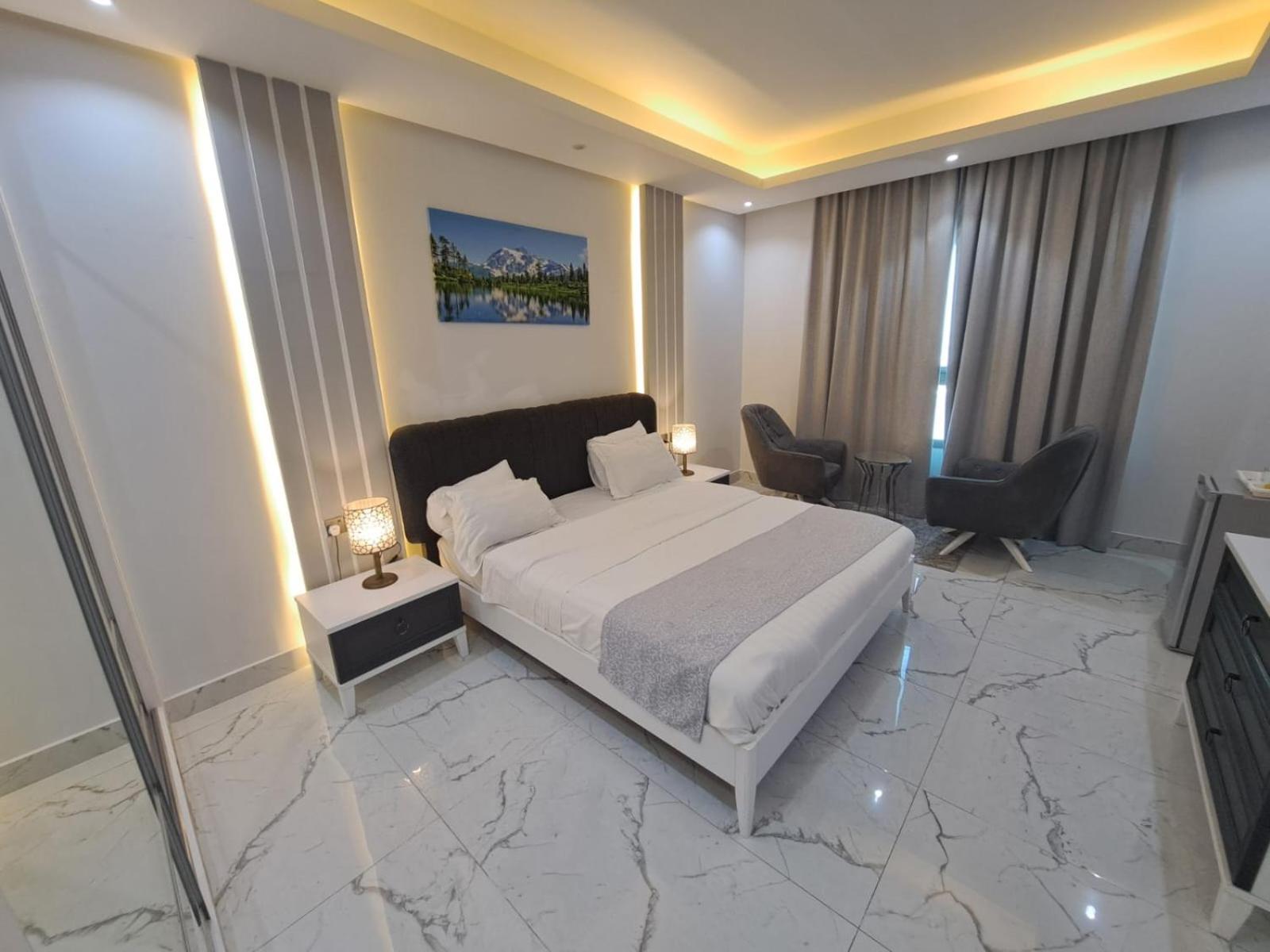 Standard King Room - Photo 18