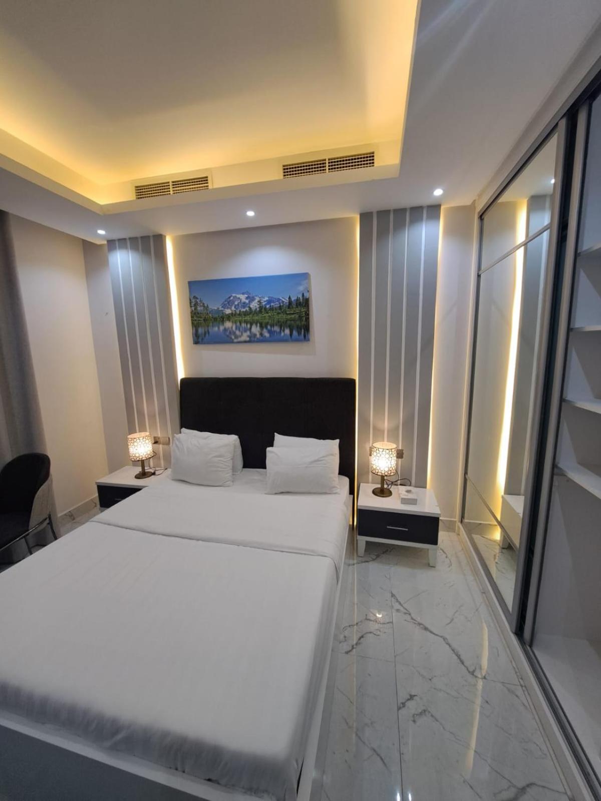 Small Twin Room - Photo 13