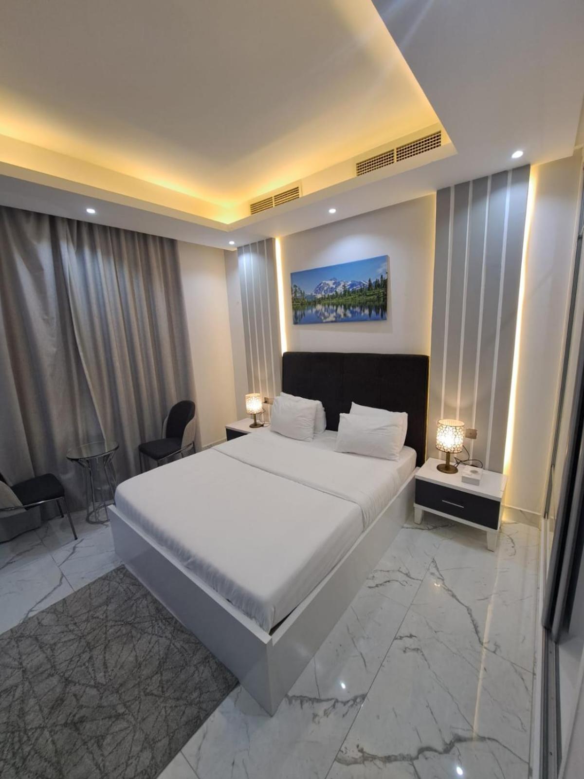 Small Twin Room - Photo 12