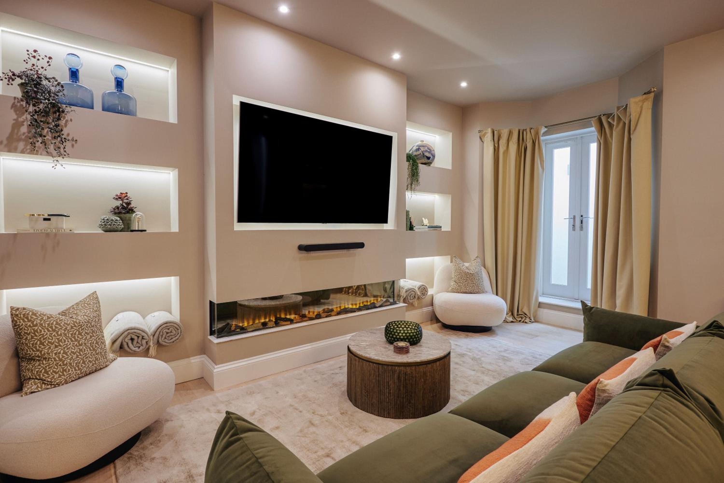 Five-Bedroom House photo 1