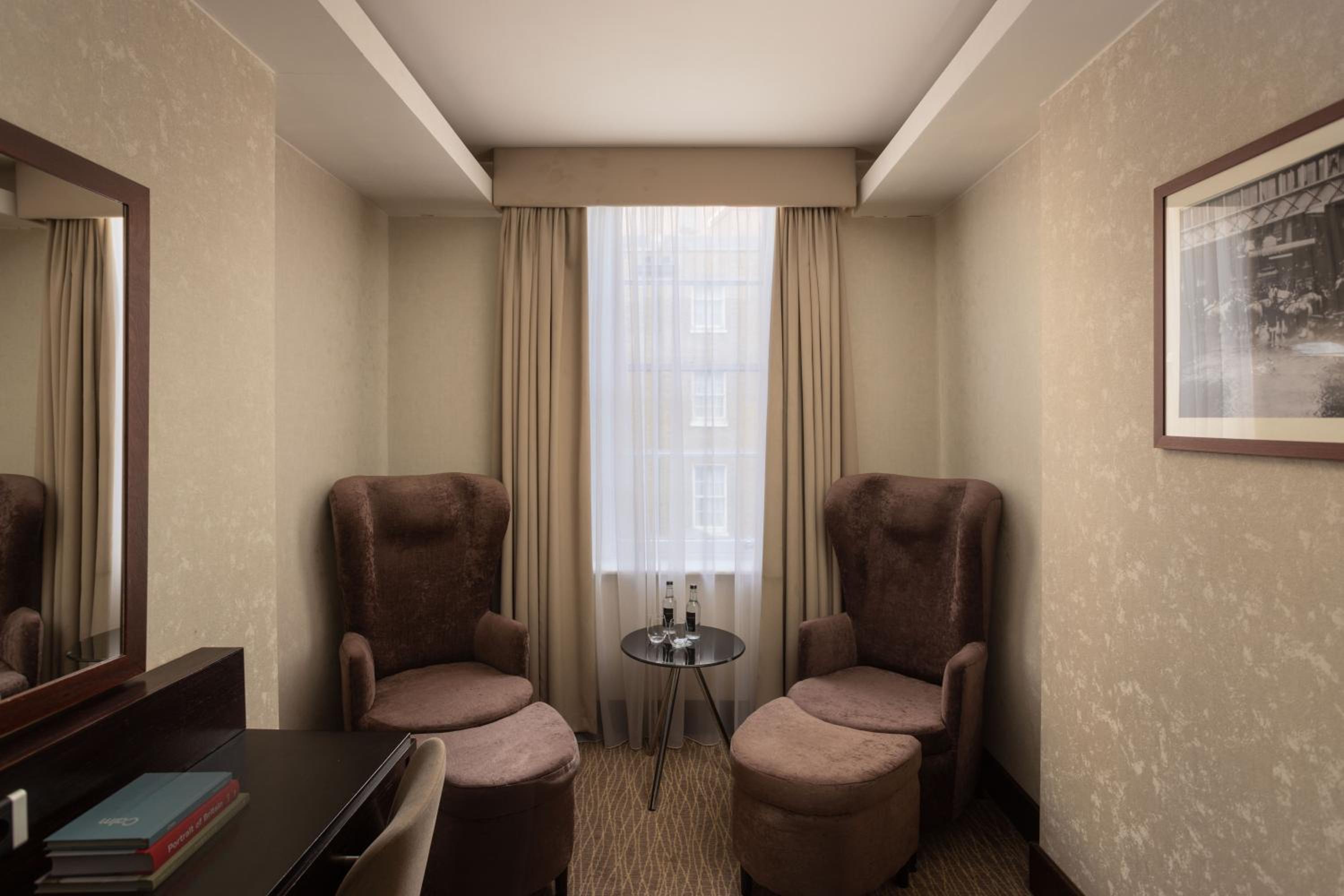 Deluxe Double or Twin Room photo 3