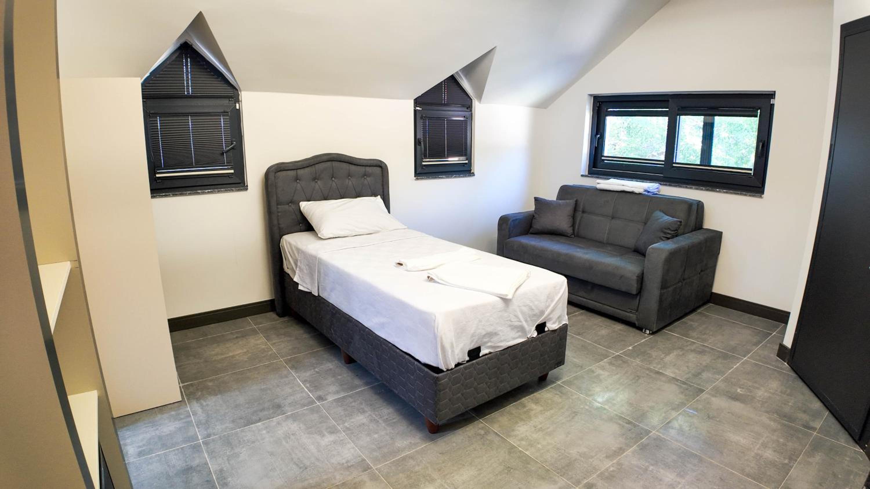 Deluxe King Suite photo 1