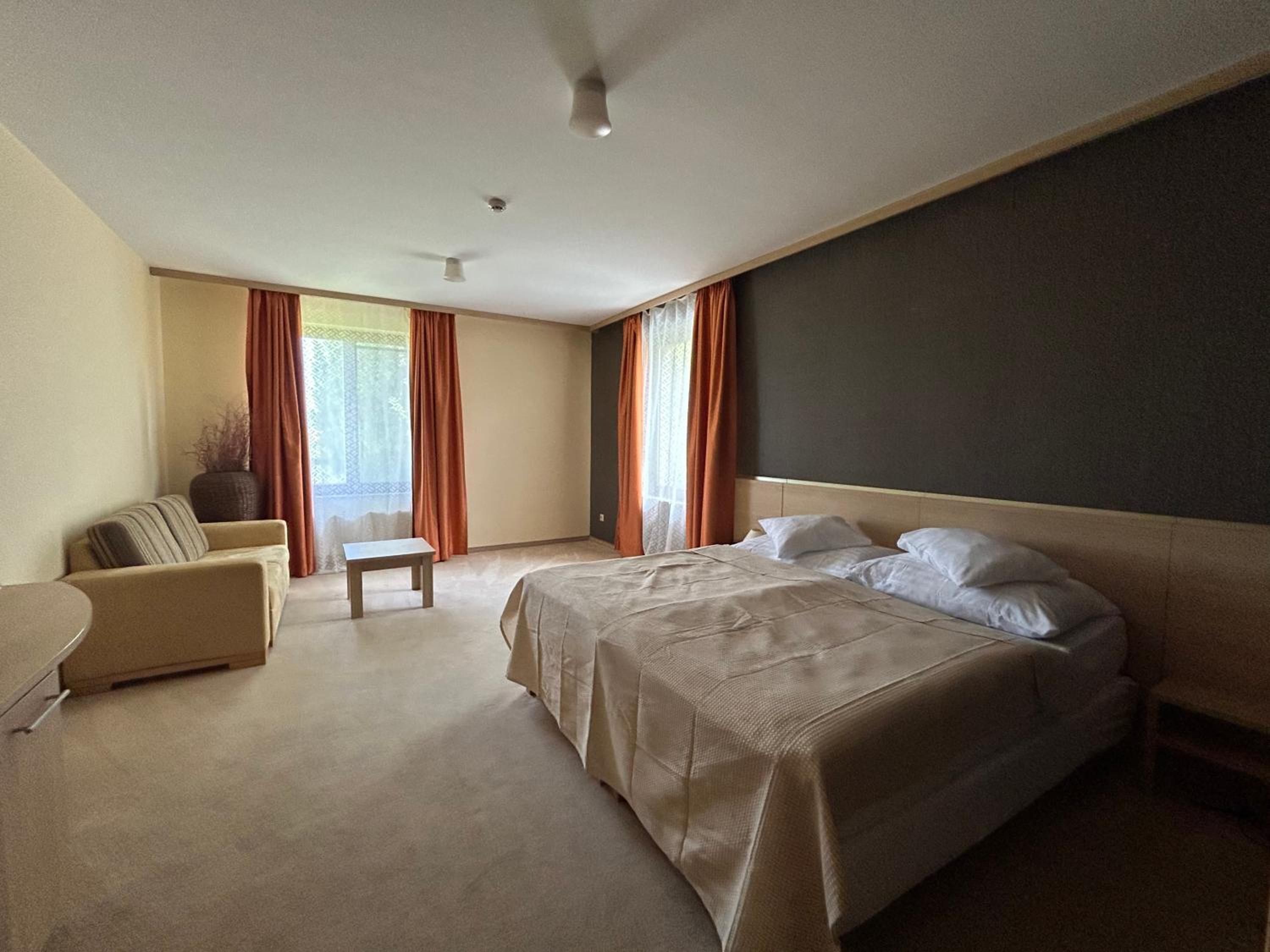 Deluxe Double Room with Shower - Photo 4