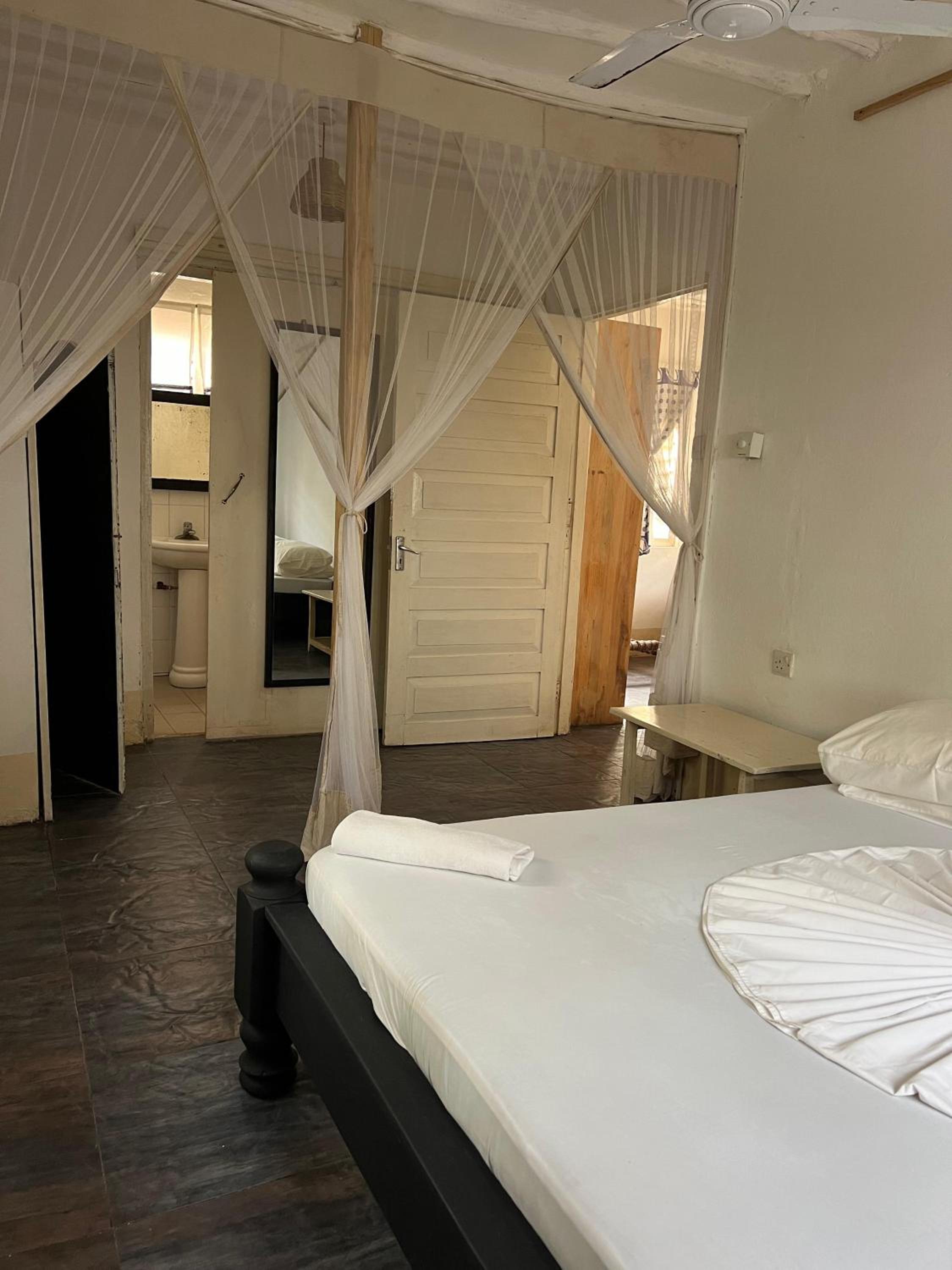 Budget Double Room photo 3