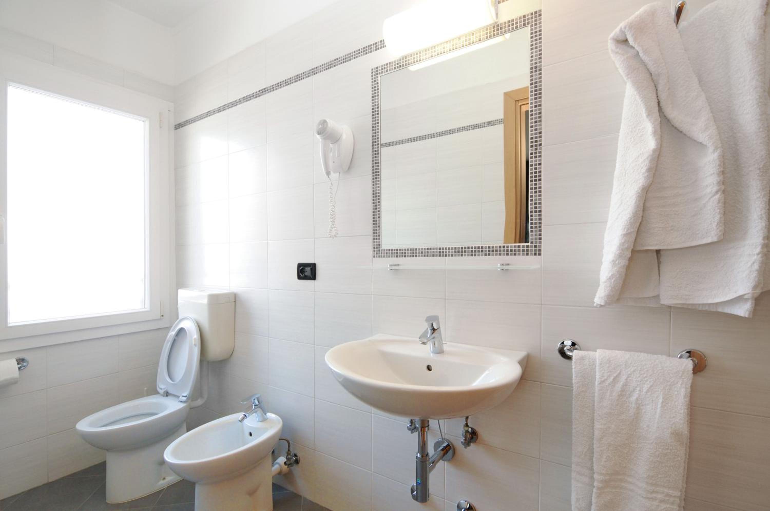 Triple Room with Balcony and Side Sea View photo 3