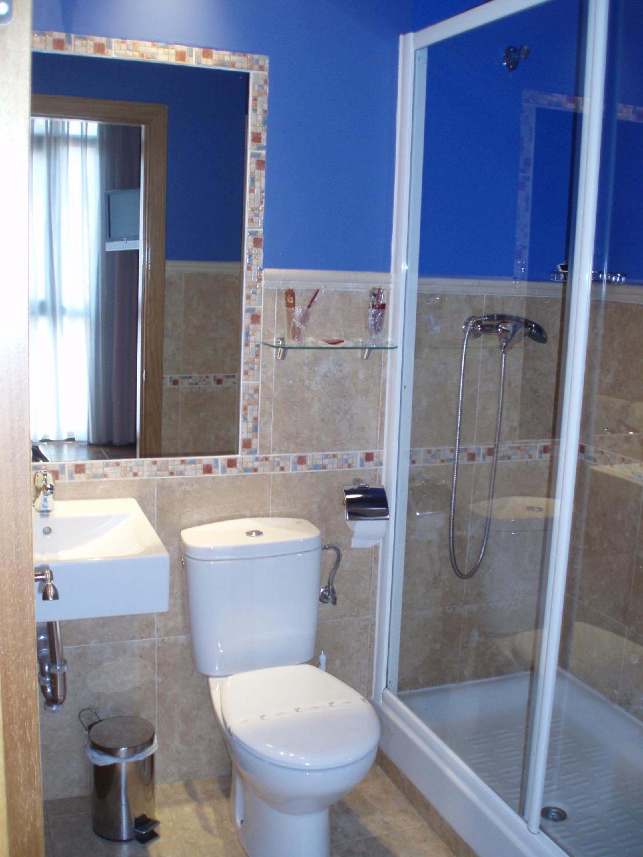 Double or Twin Room - Photo 6