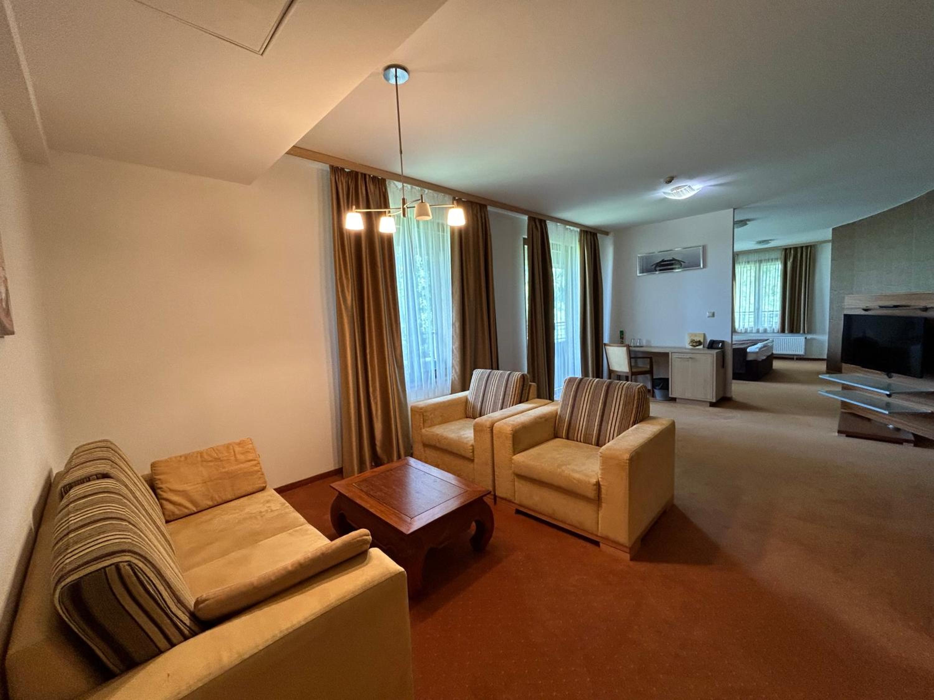 Suite - Photo 5