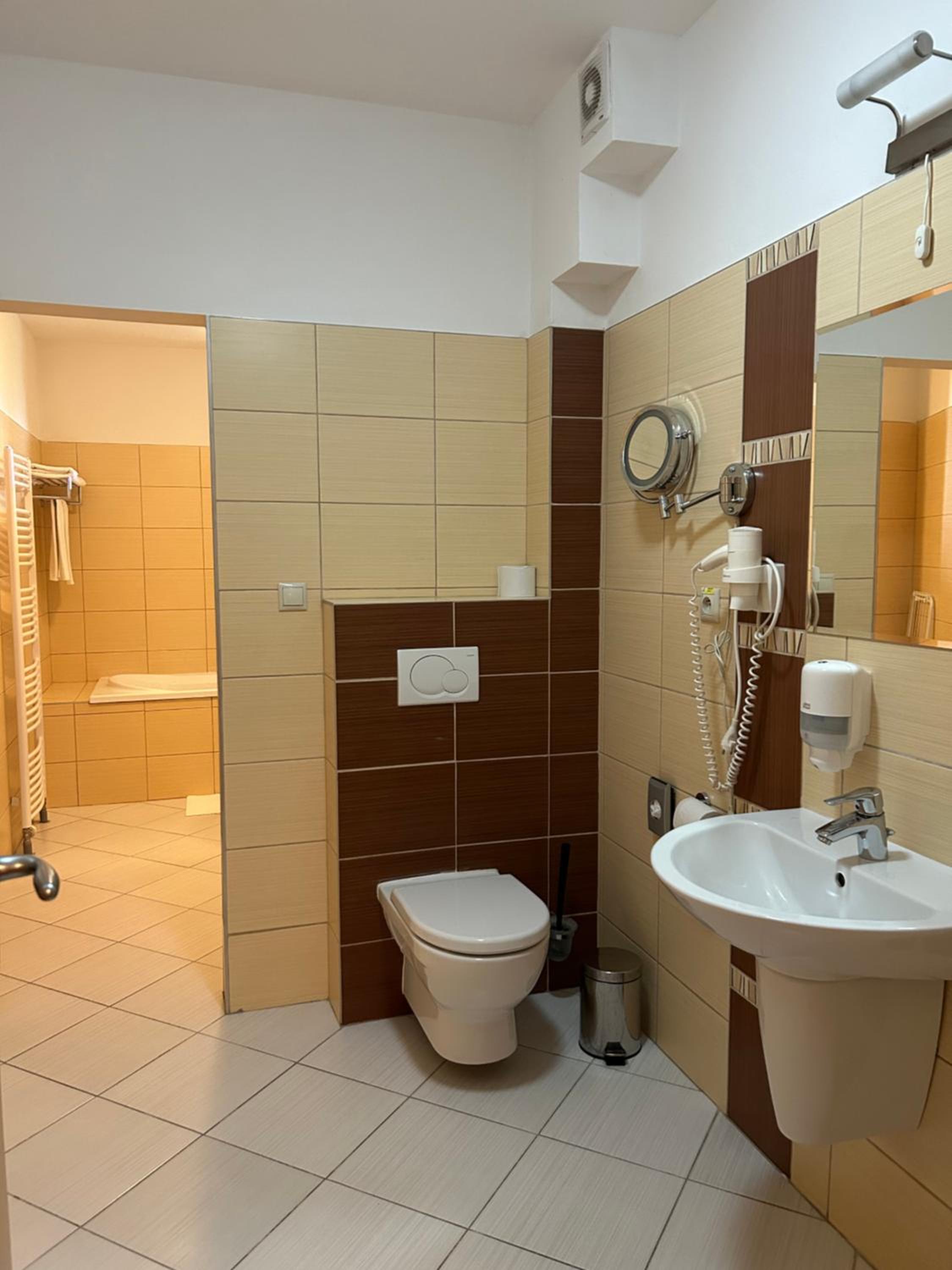 Suite - Photo 7