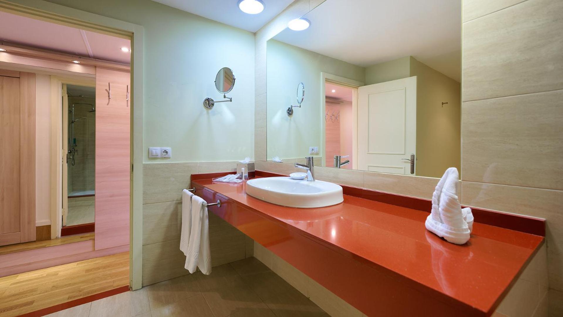Double Room with Balcony and Sea View photo 3