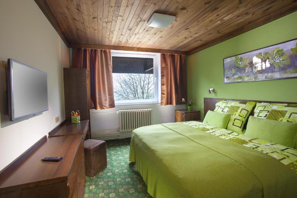 Double Room - Photo 5