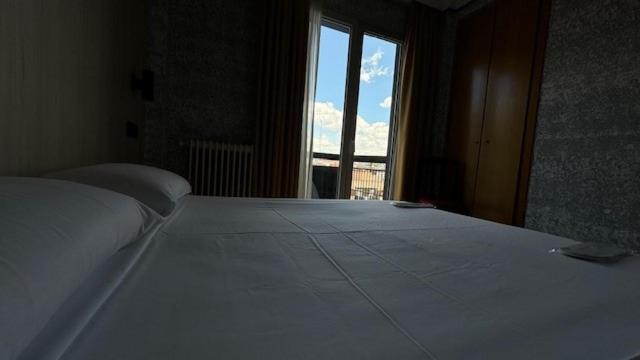 Double Room with Balcony - Photo 3