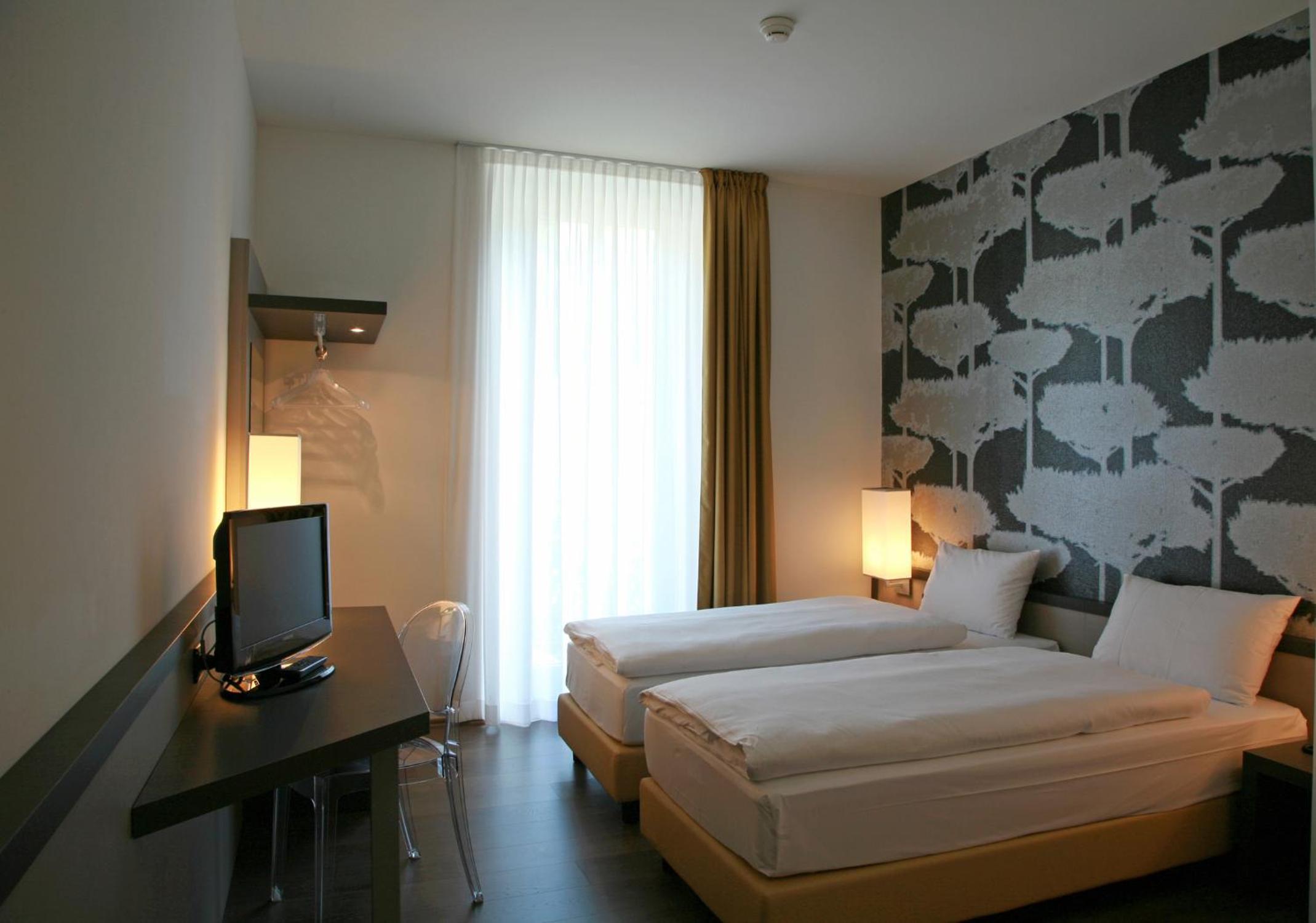 Twin Room - Photo 1