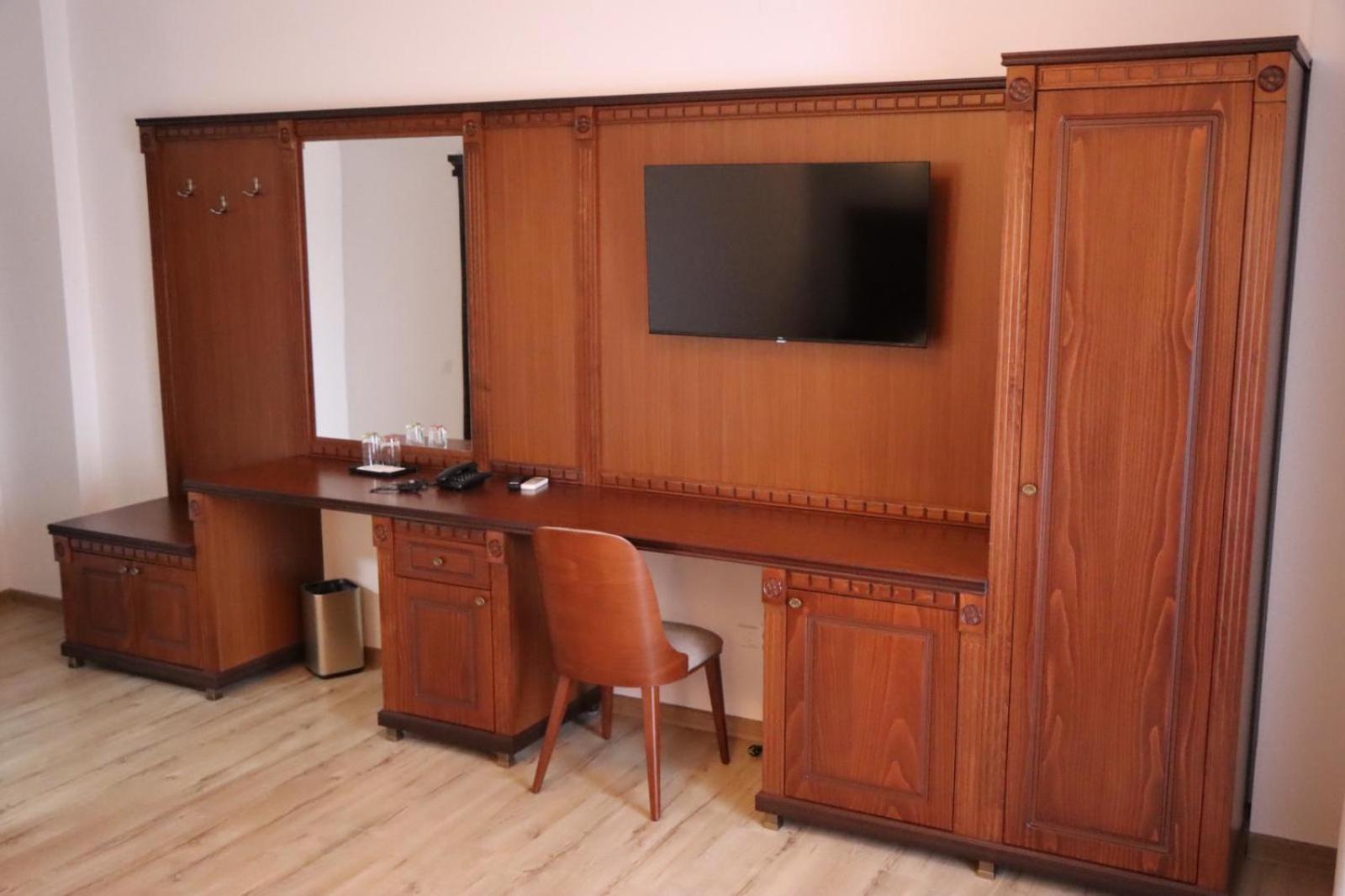 King Room with Balcony photo 2