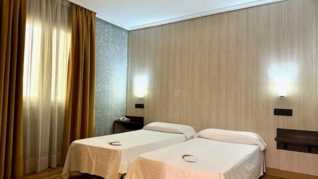 Double Room with Balcony - Photo 1