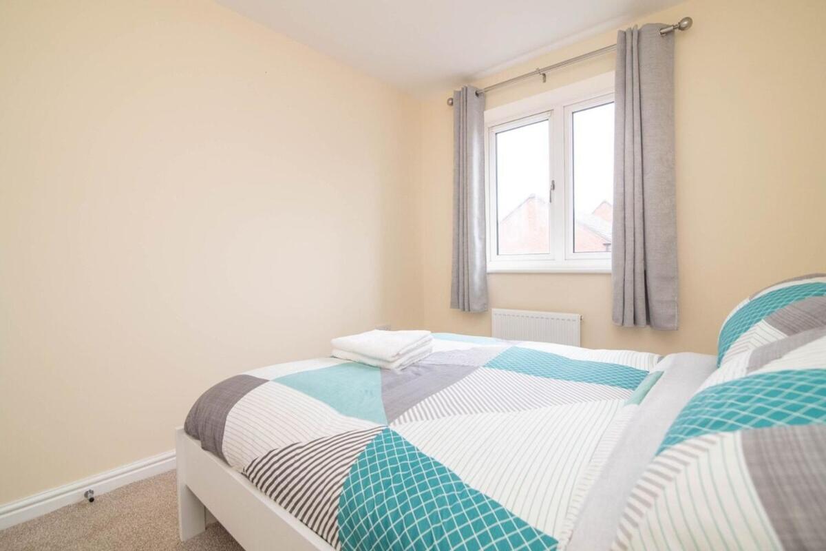 Three-Bedroom House photo 2