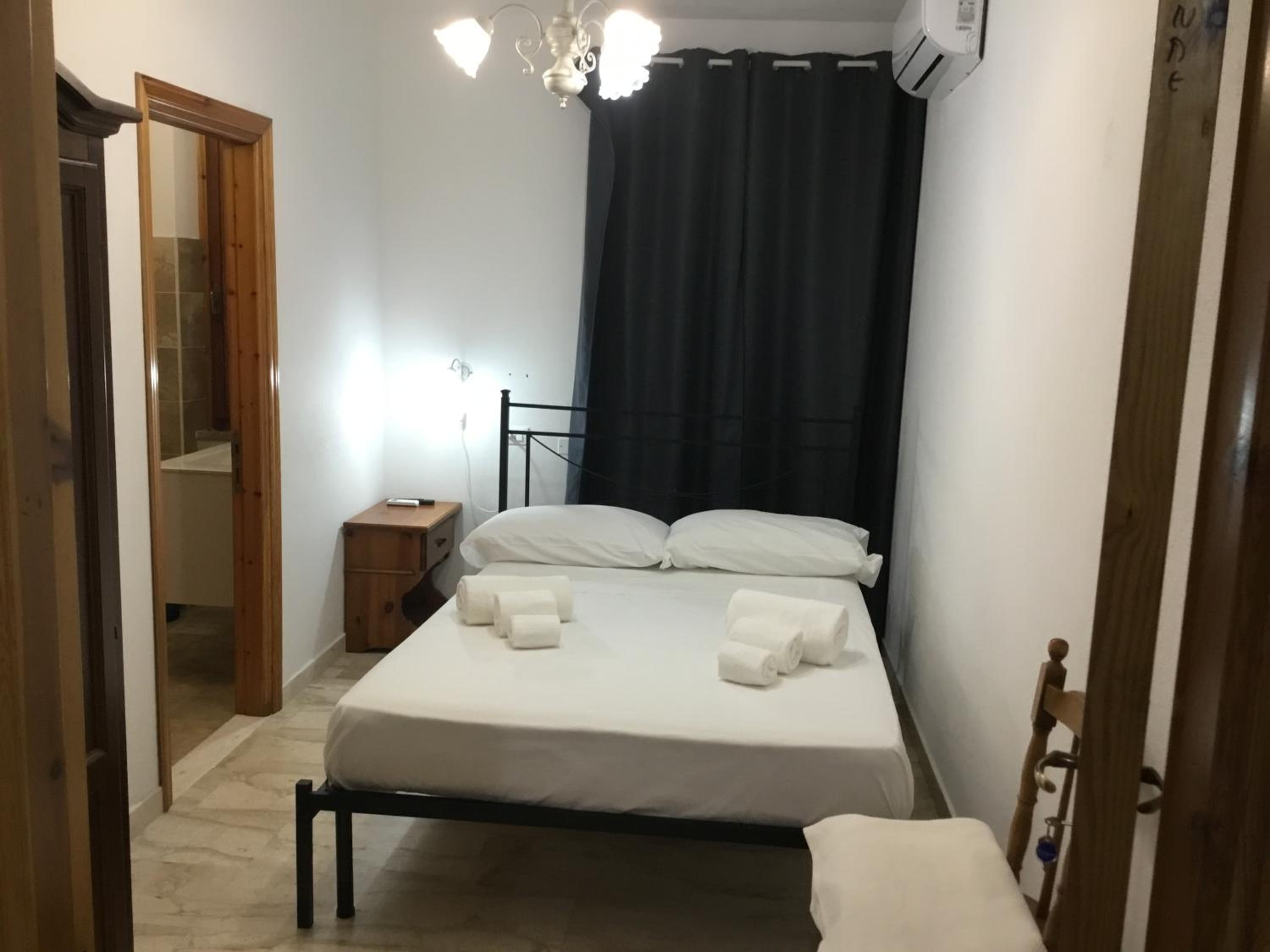 Small Double Room photo 1