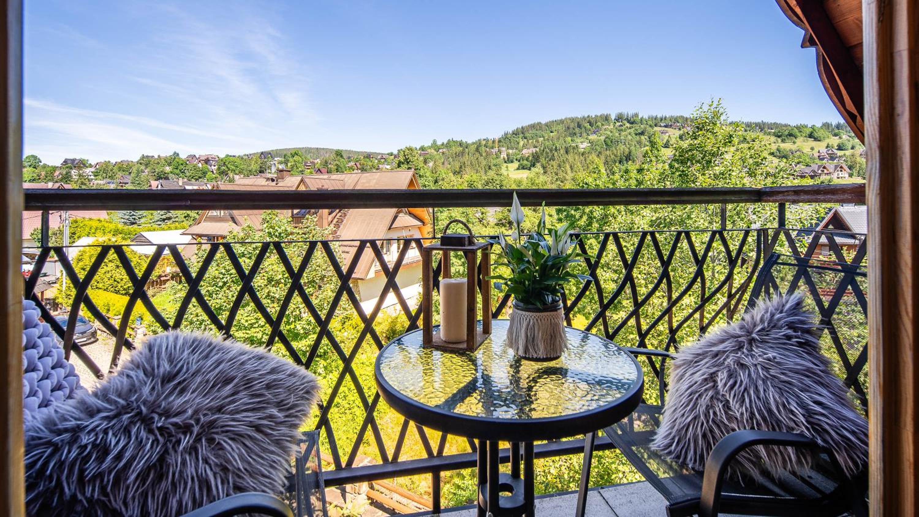 Apartment with Mountain View - Photo 8