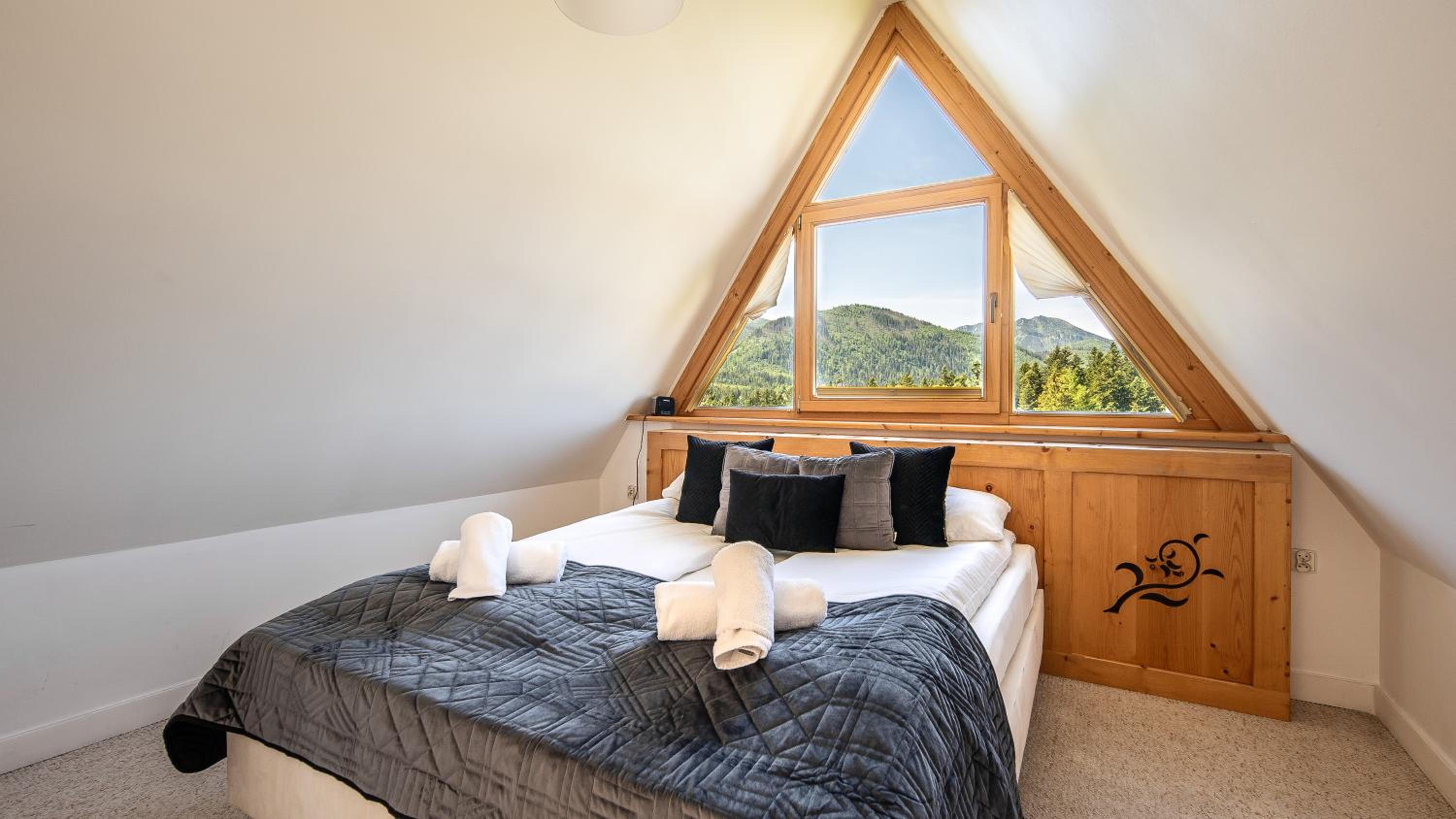 Apartment with Mountain View - Photo 14
