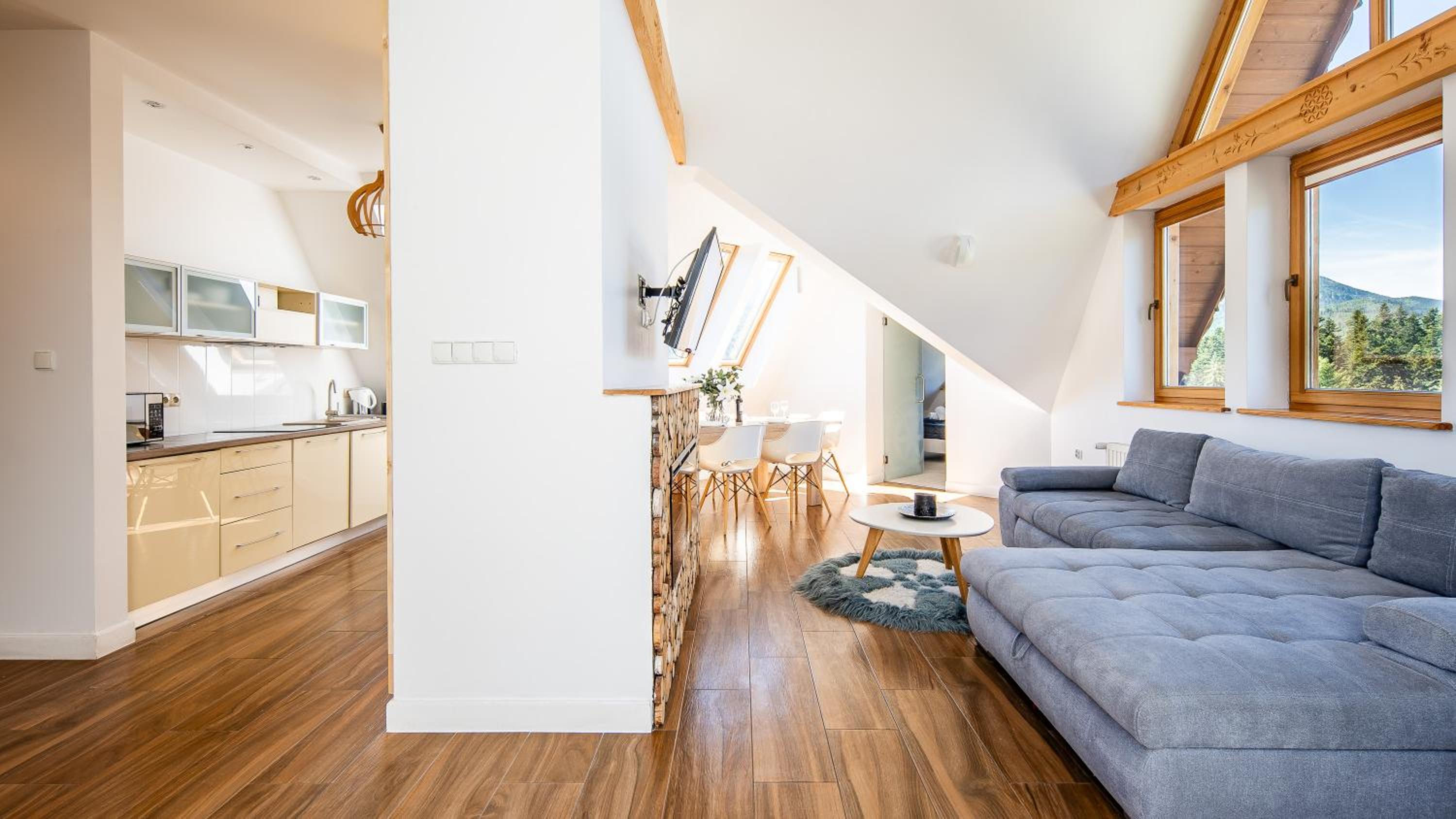 Apartment with Mountain View - Photo 1
