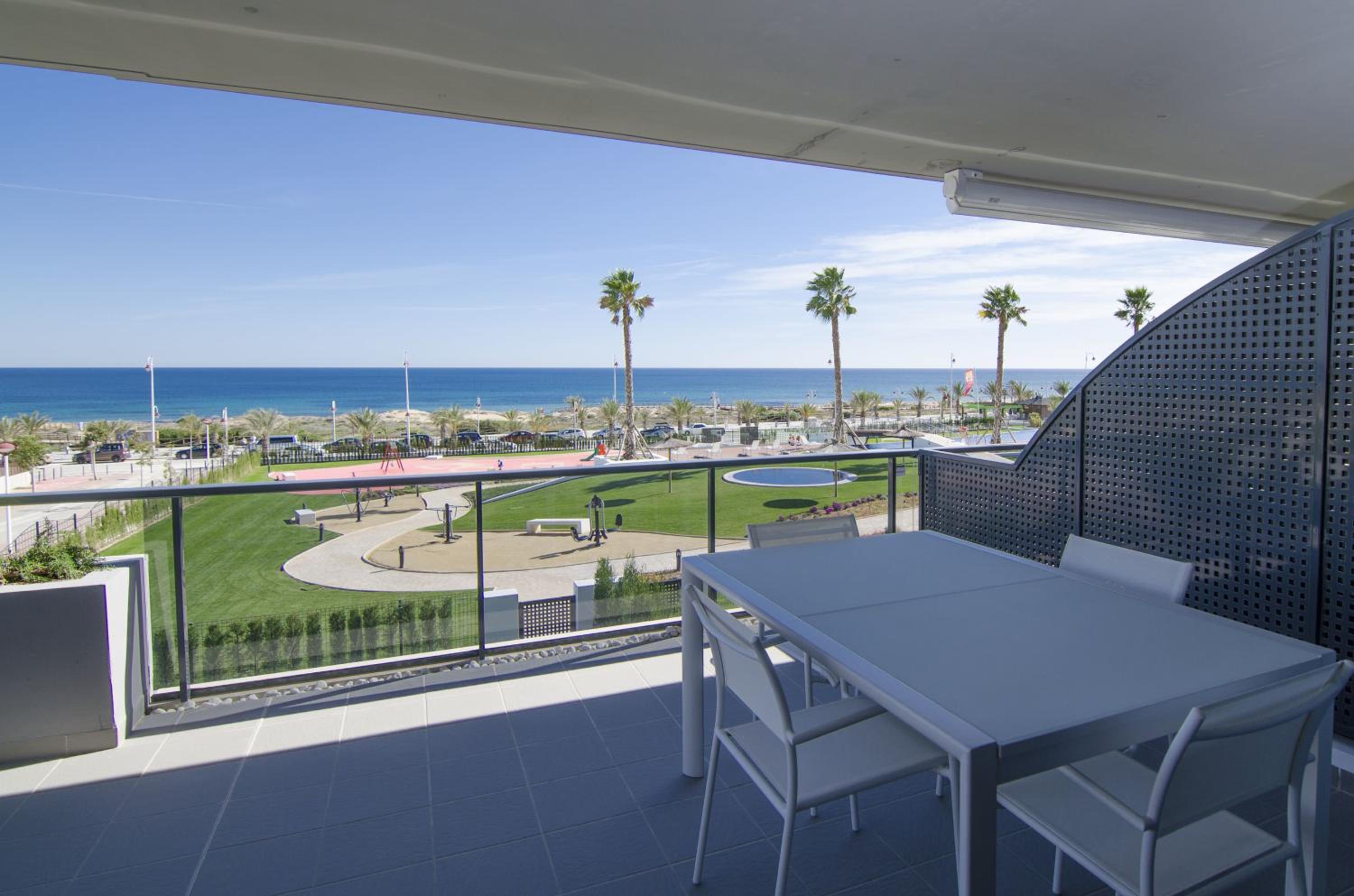 Three-Bedroom Apartment with Sea View photo 2