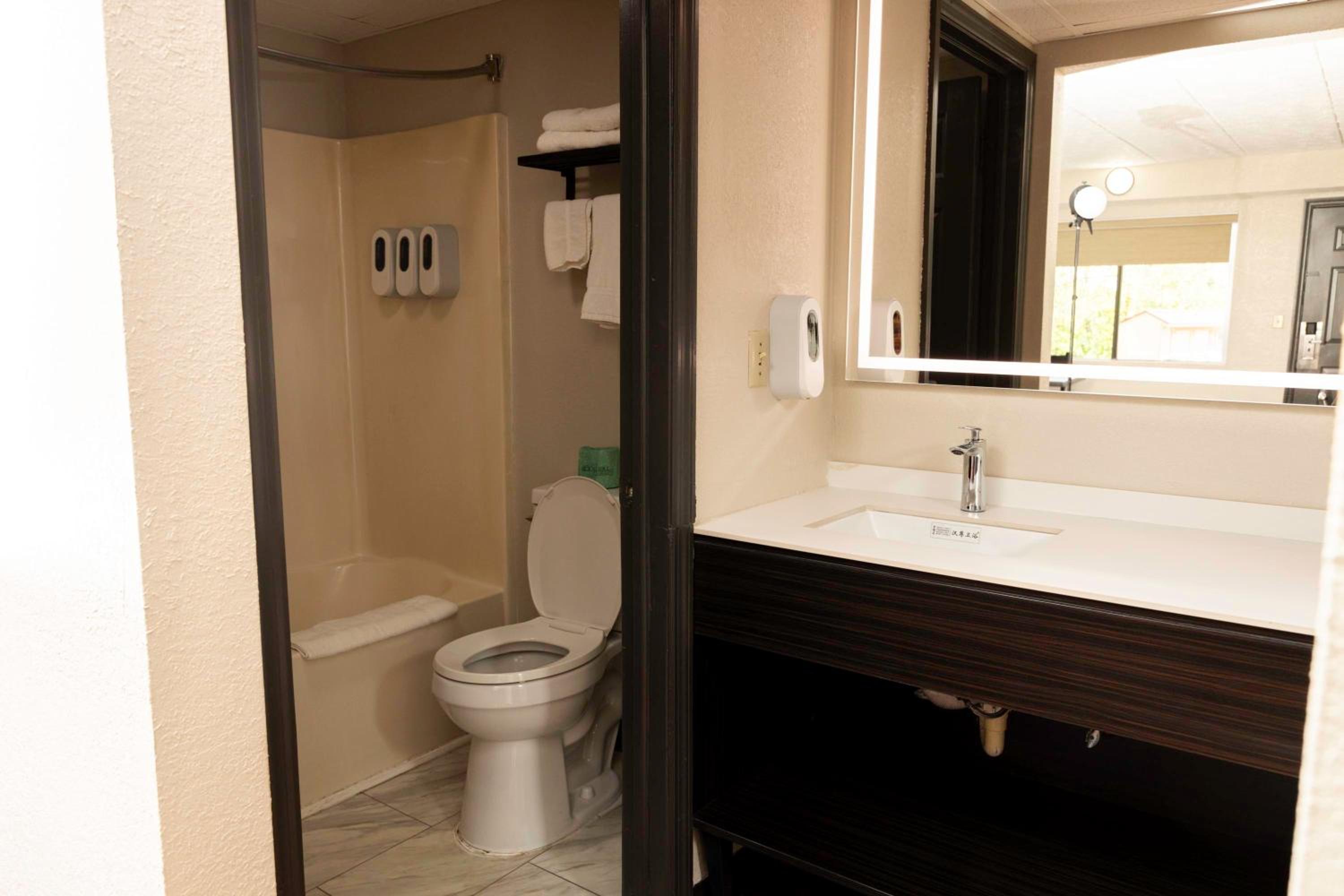 Standard King Room - Photo 2