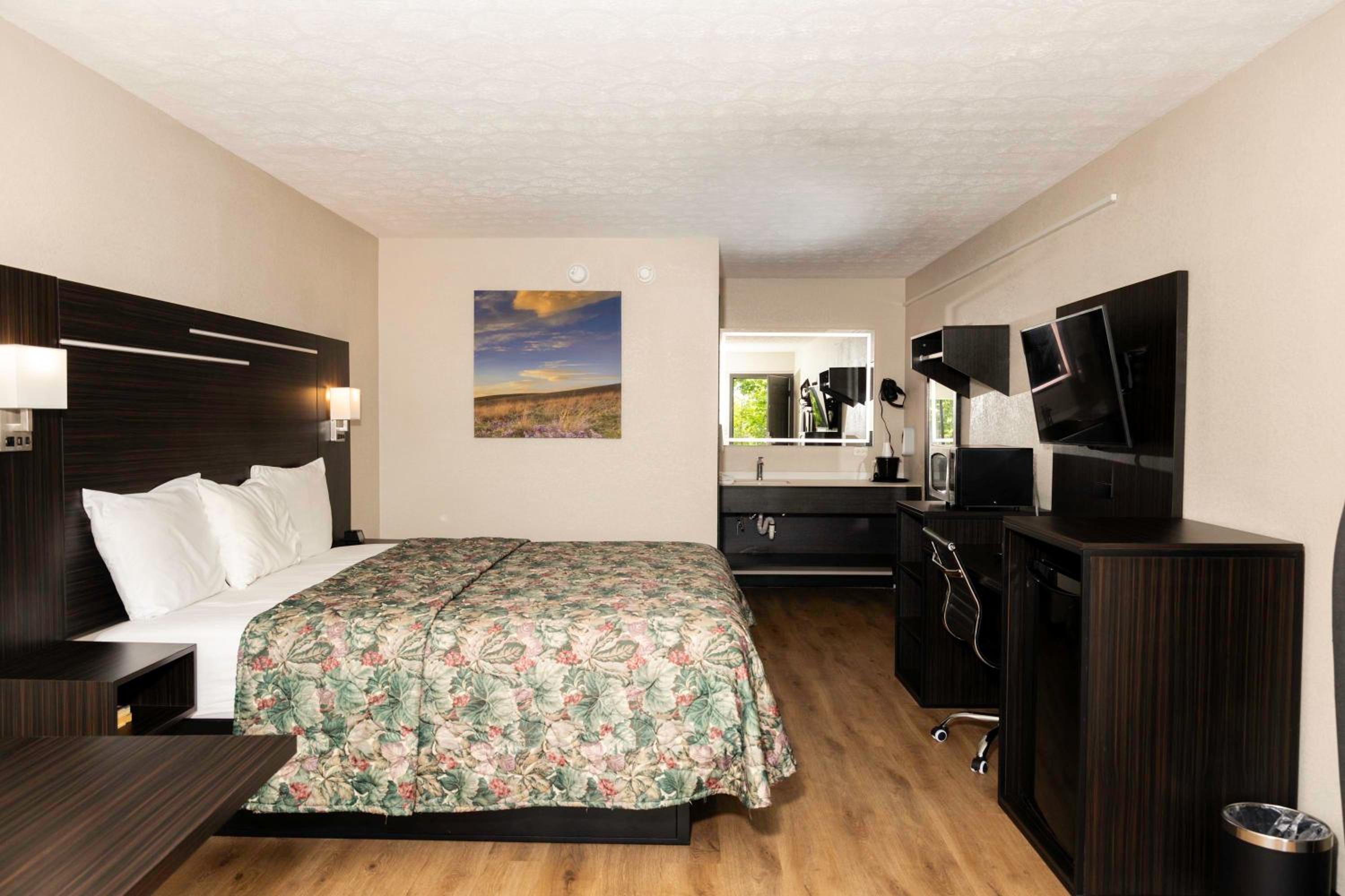 Standard King Room - Photo 3
